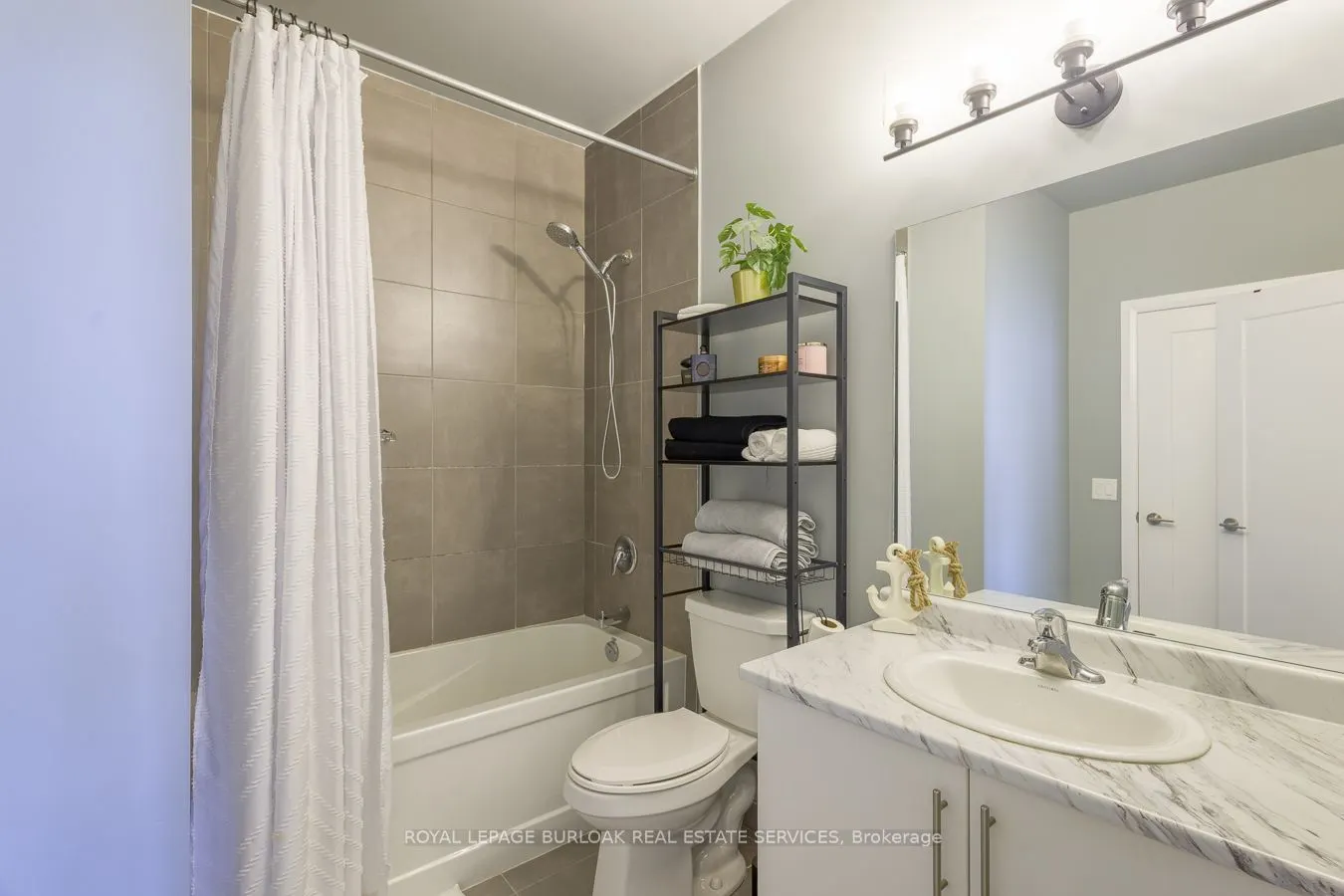 16 Concord Place, #627