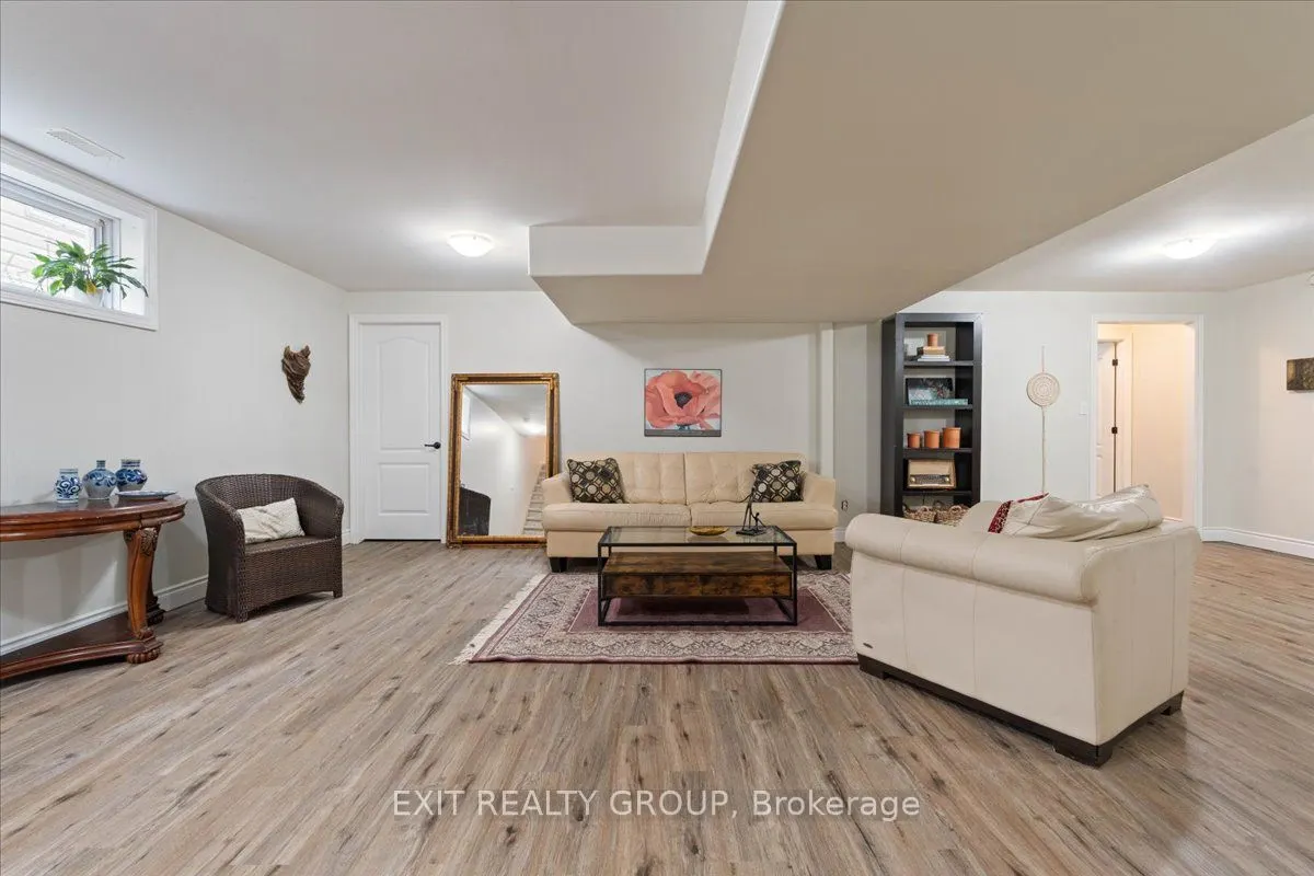 35 Ledgerock Court