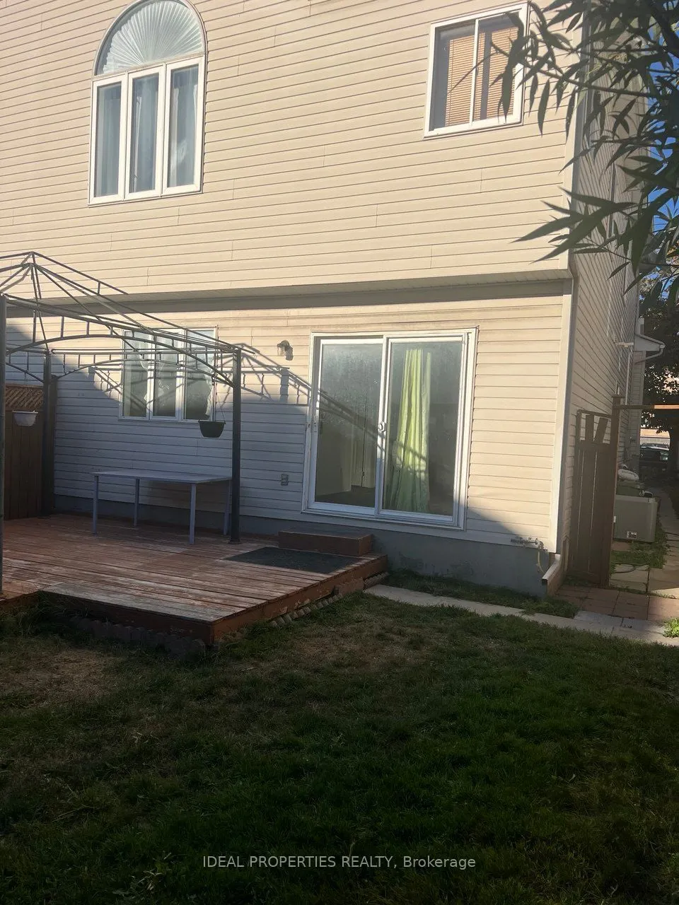 19 Castle Glen Crescent, #B