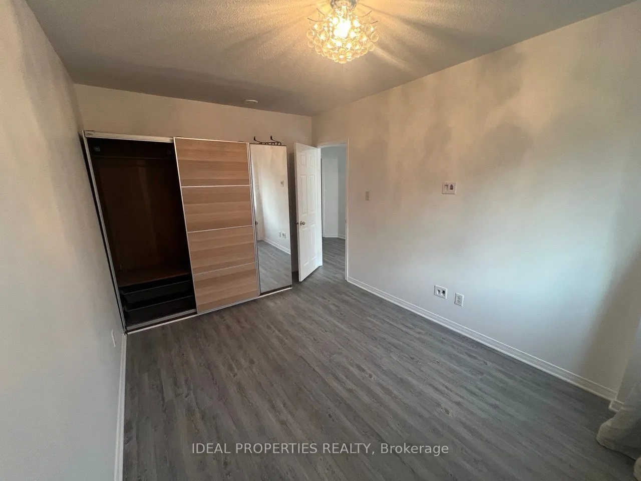 19 Castle Glen Crescent, #B