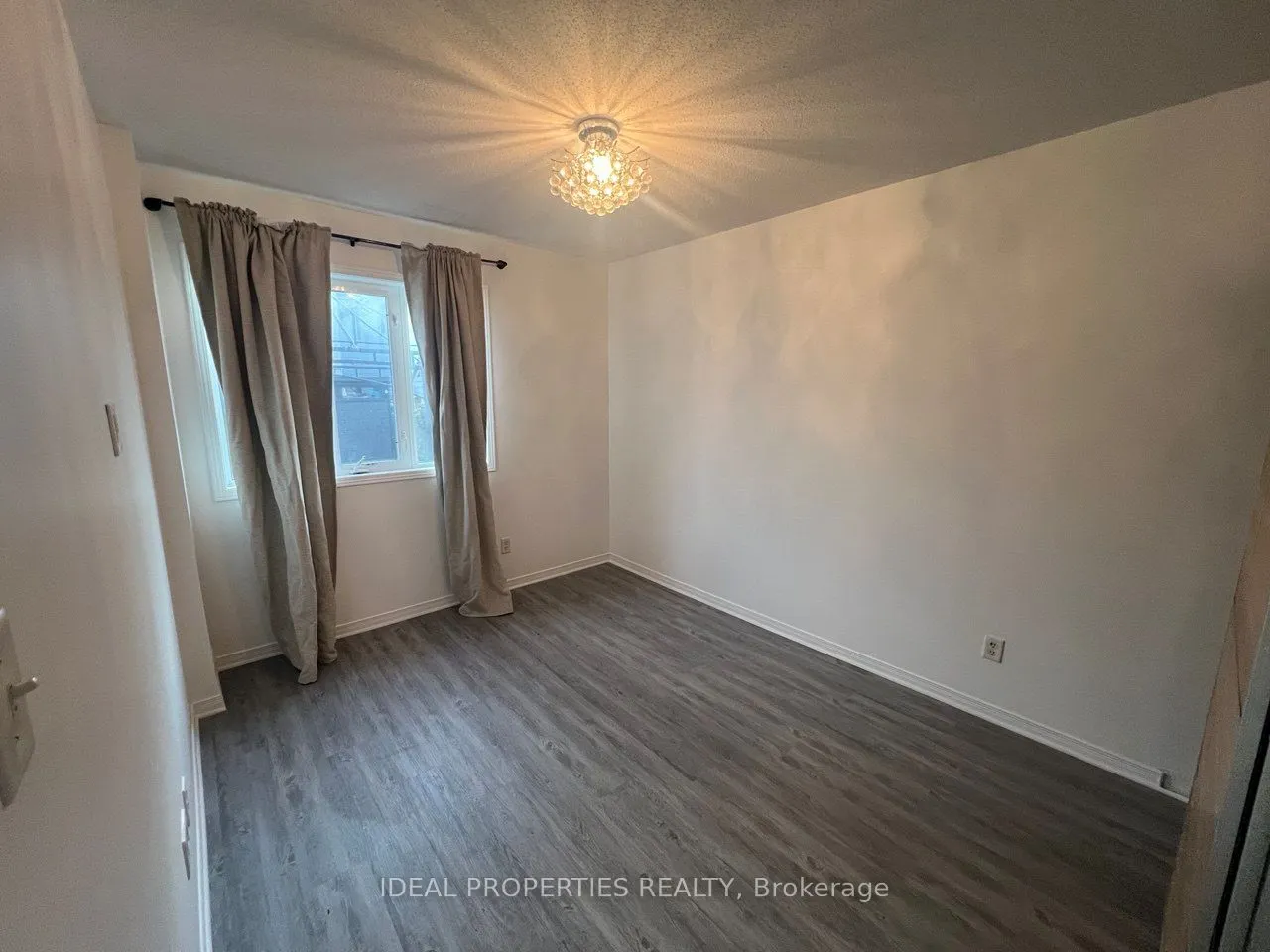 19 Castle Glen Crescent, #B