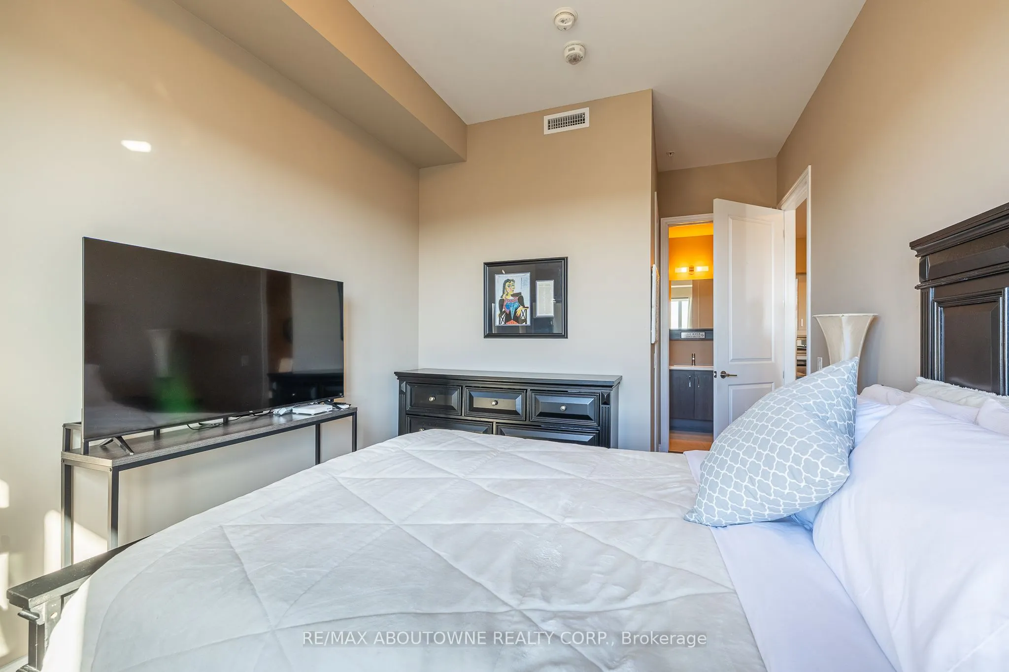 40 Esplanade Lane, #614