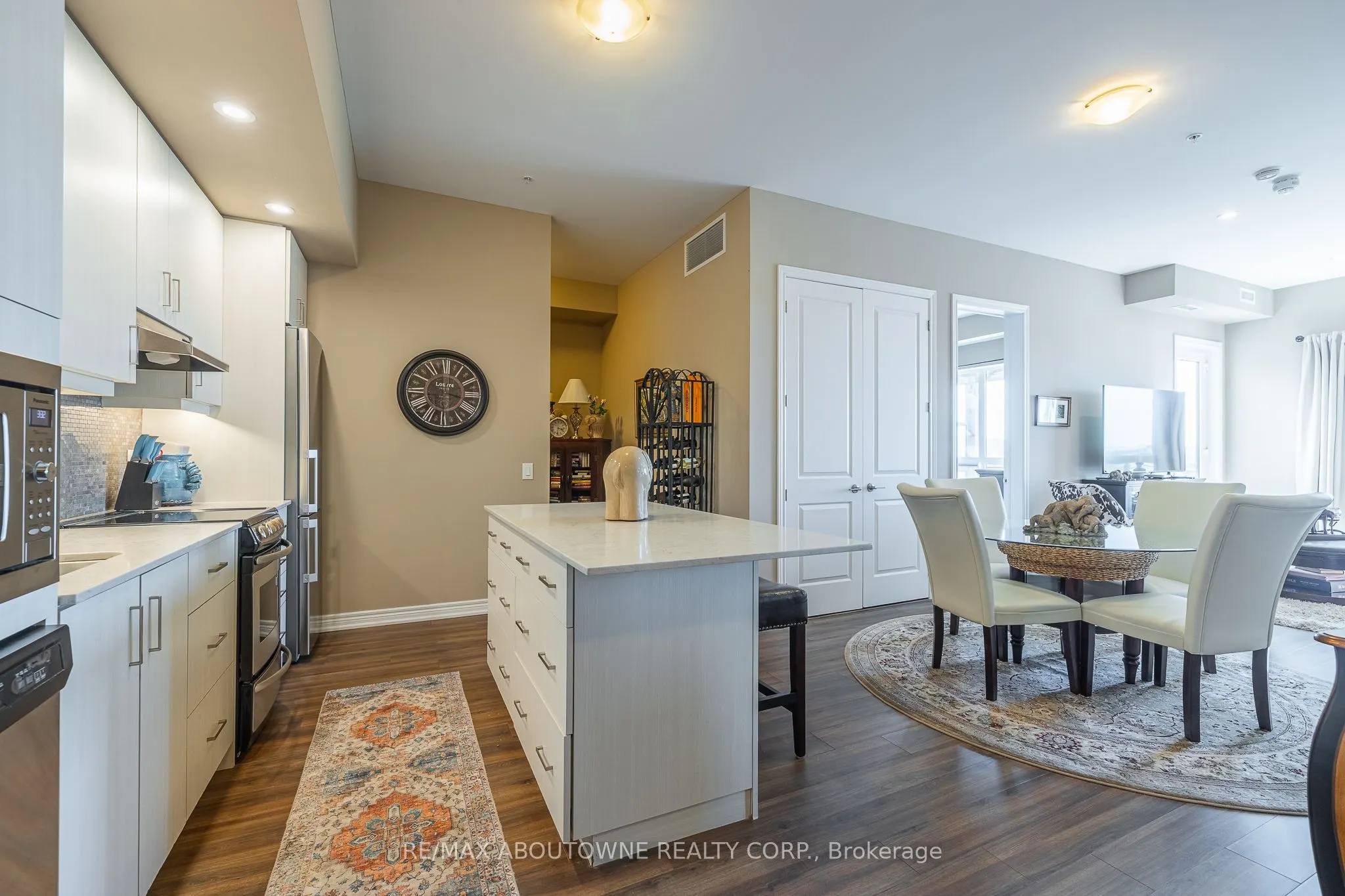 40 Esplanade Lane, #614