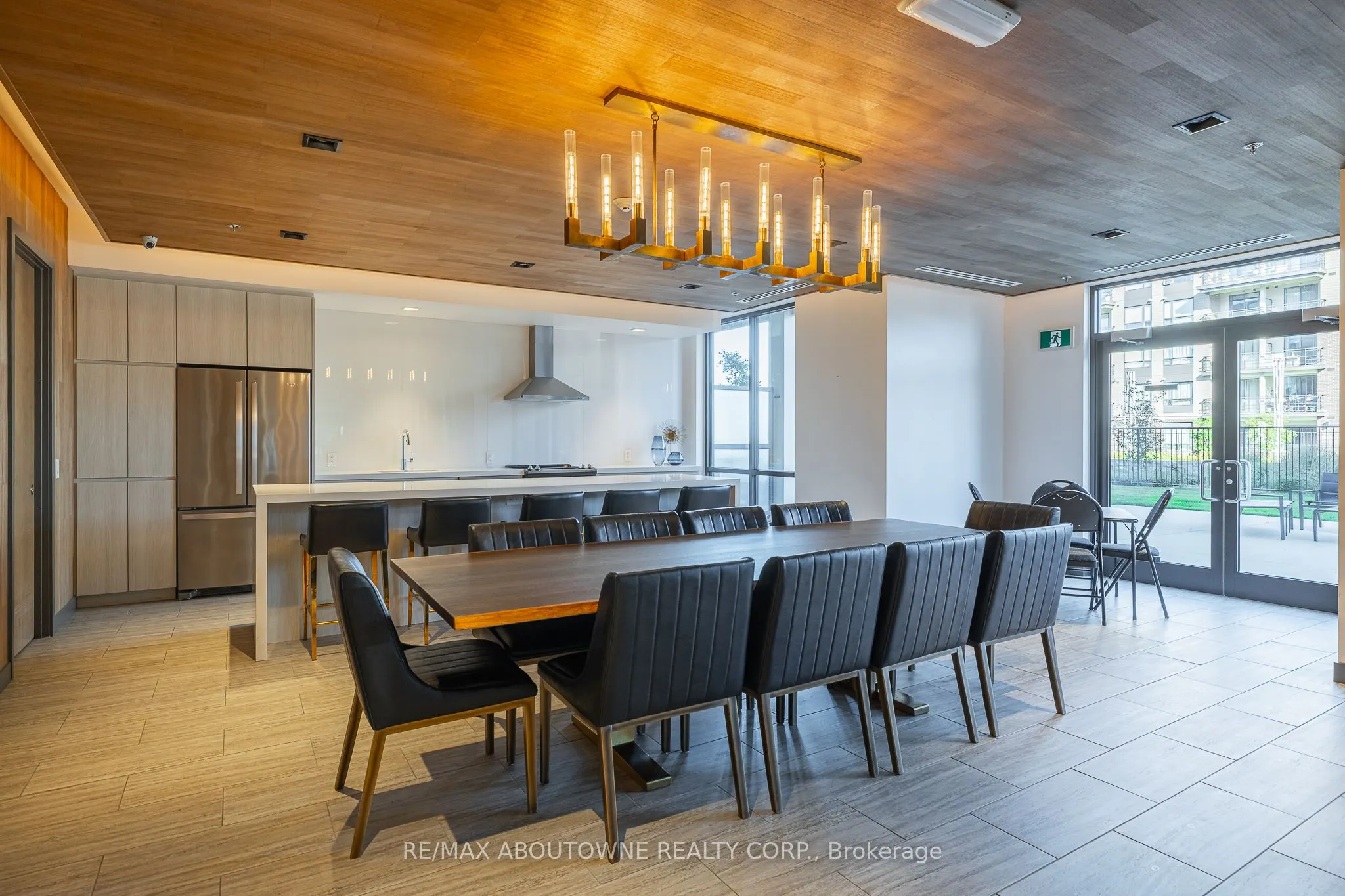 40 Esplanade Lane, #614