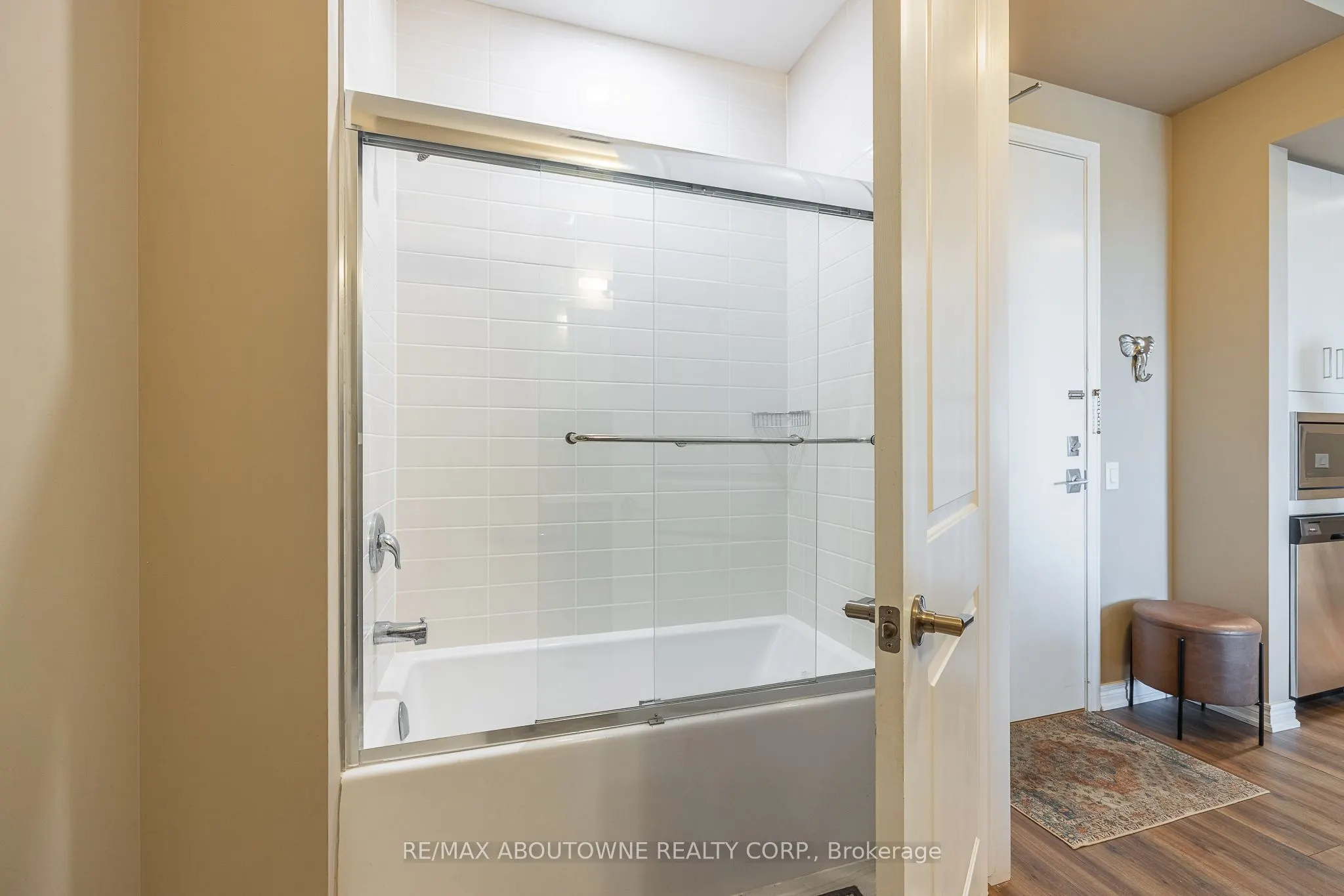 40 Esplanade Lane, #614