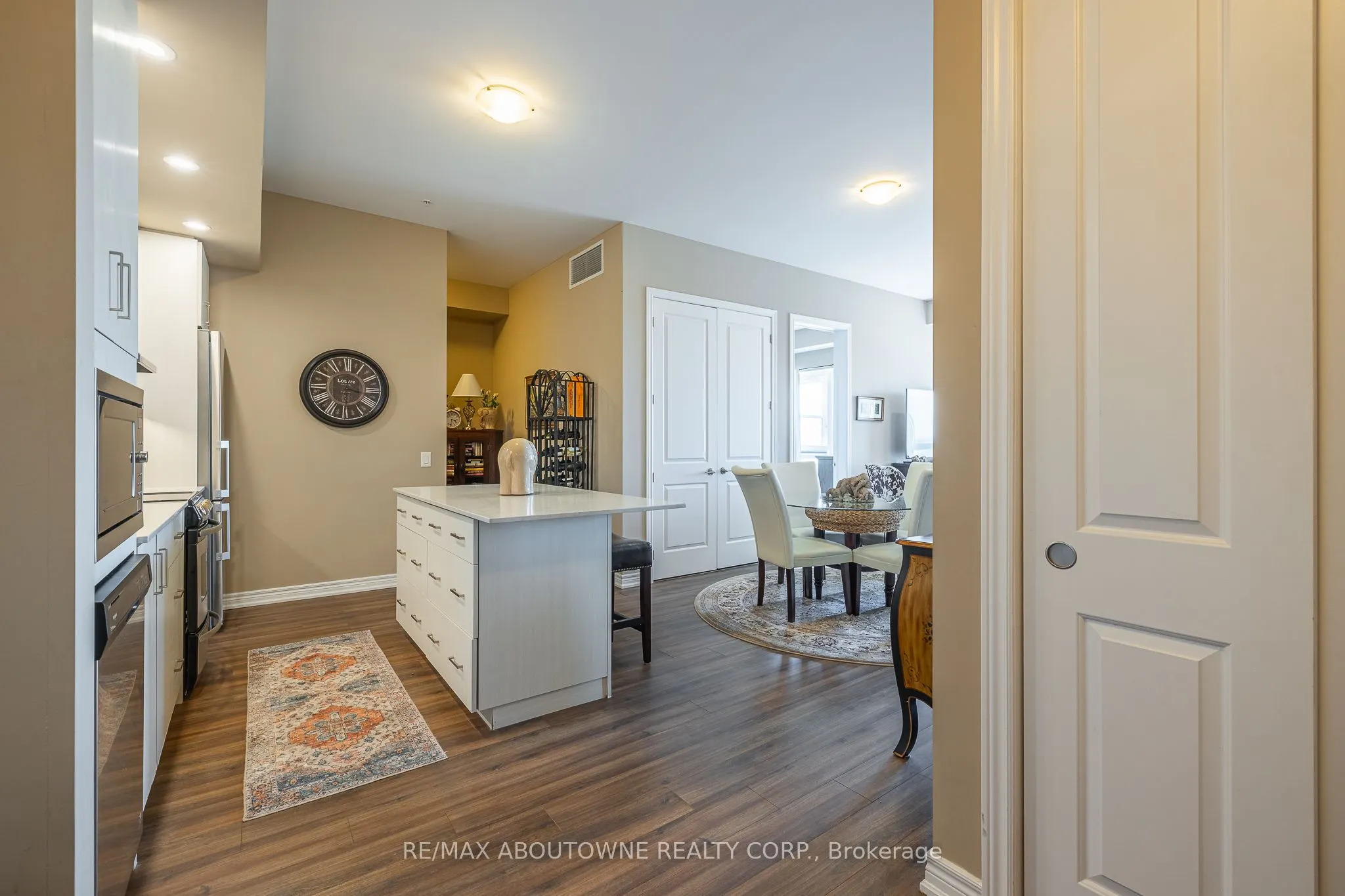 40 Esplanade Lane, #614