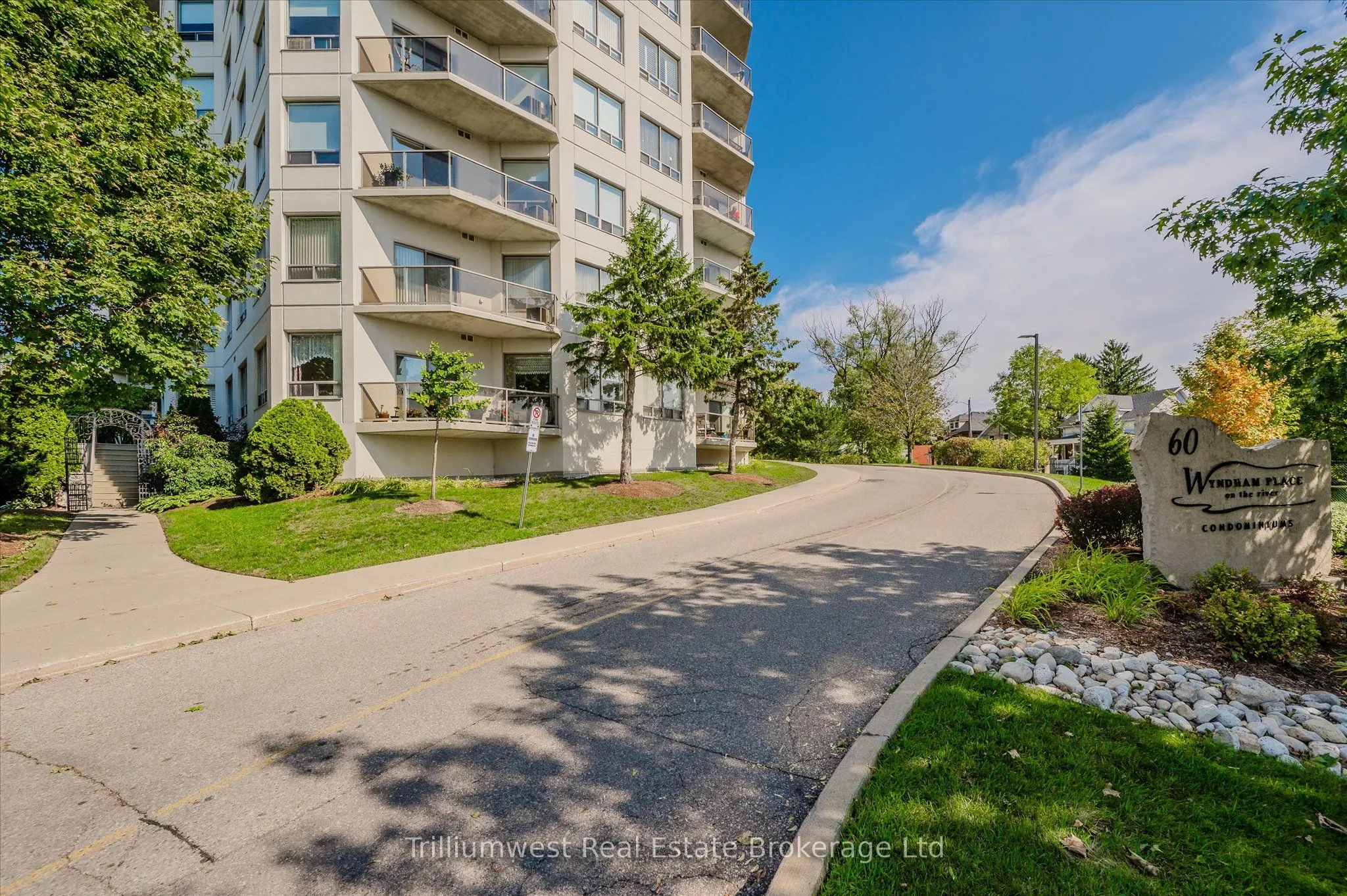 60 Wyndham Street S, #304