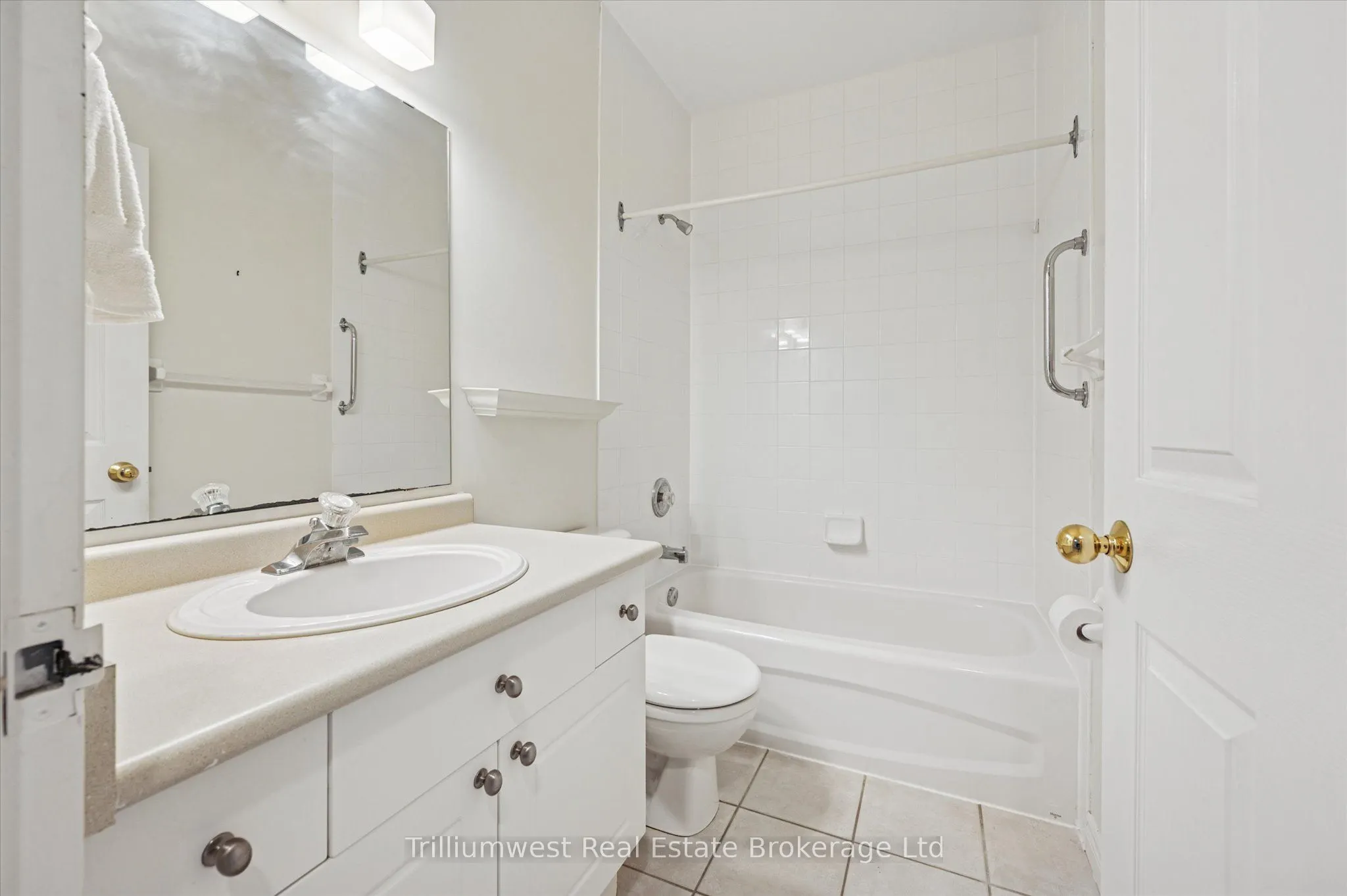 60 Wyndham Street S, #304
