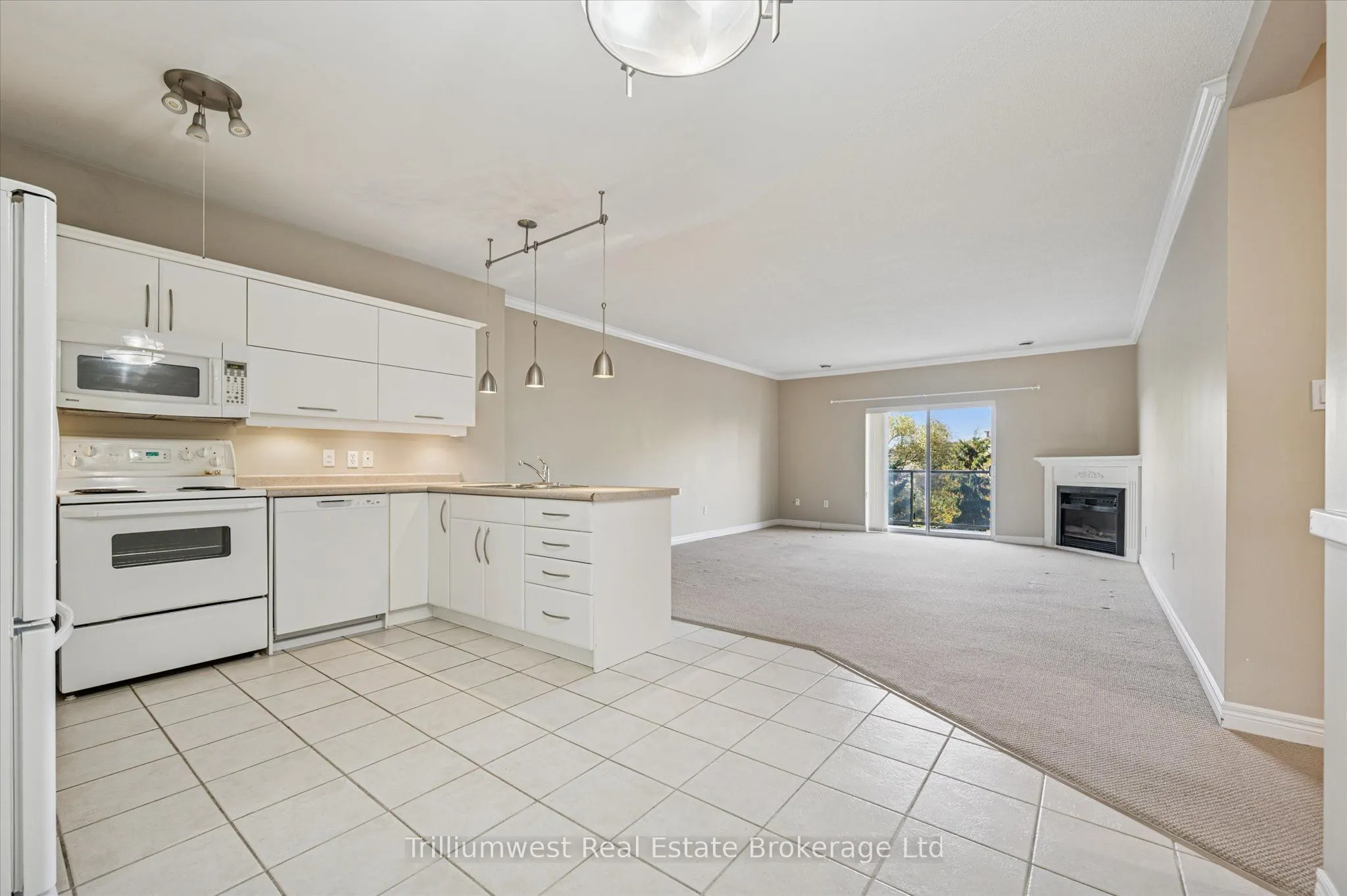 60 Wyndham Street S, #304