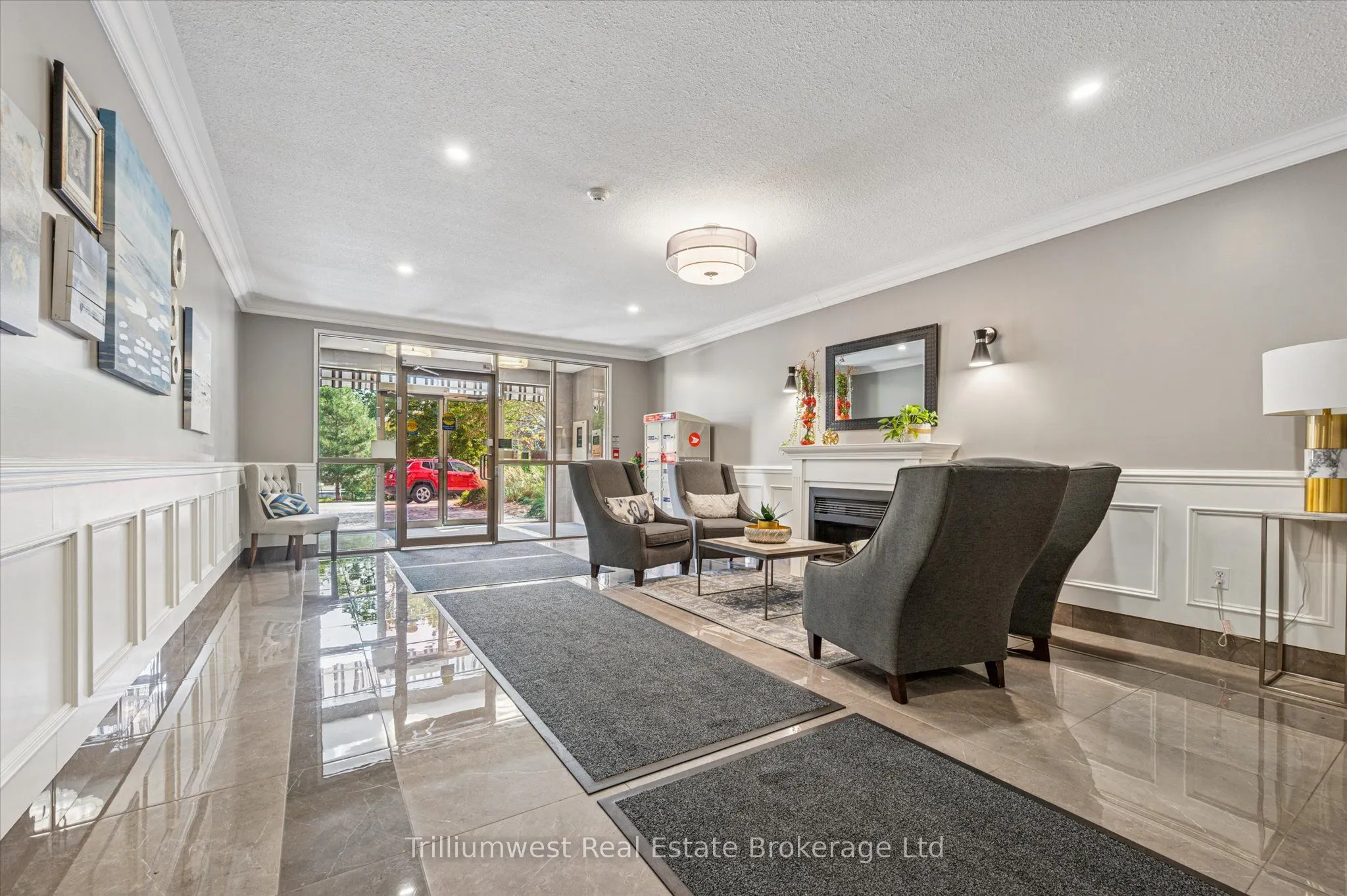 60 Wyndham Street S, #304