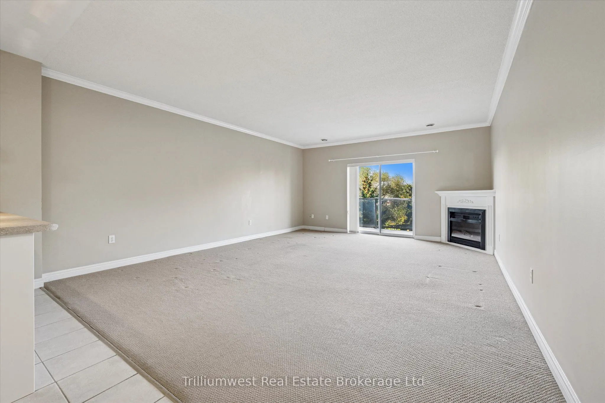 60 Wyndham Street S, #304