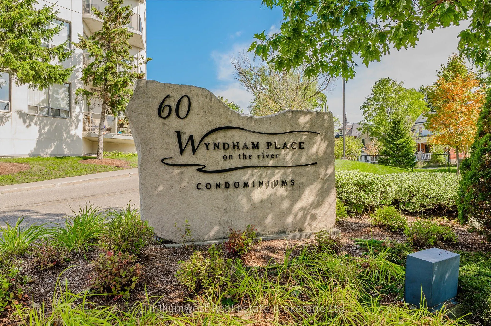 60 Wyndham Street S, #304