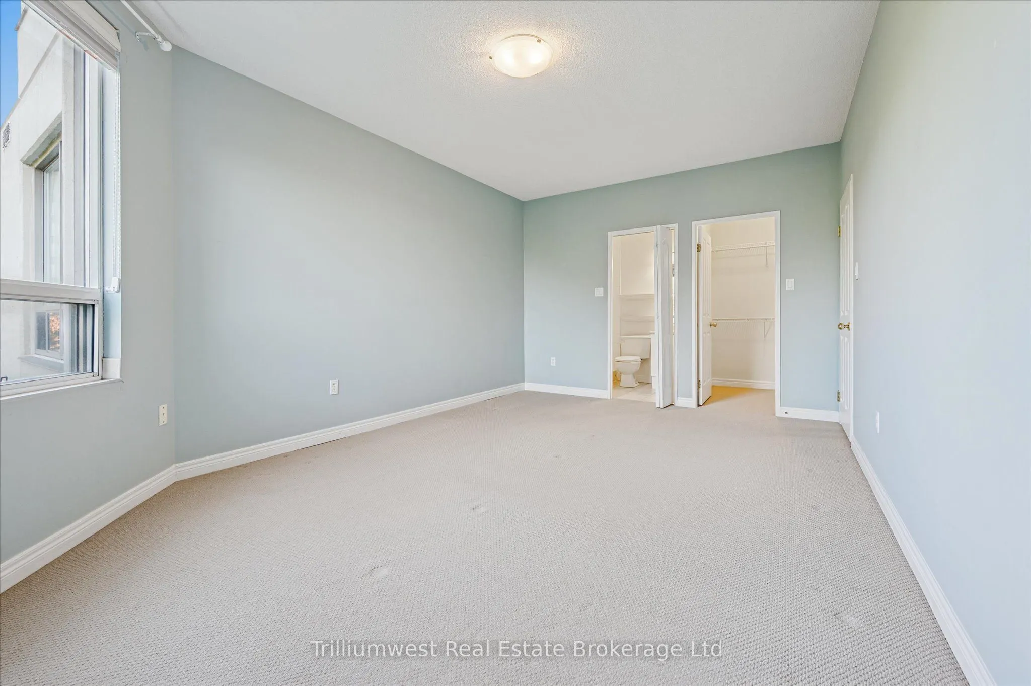 60 Wyndham Street S, #304