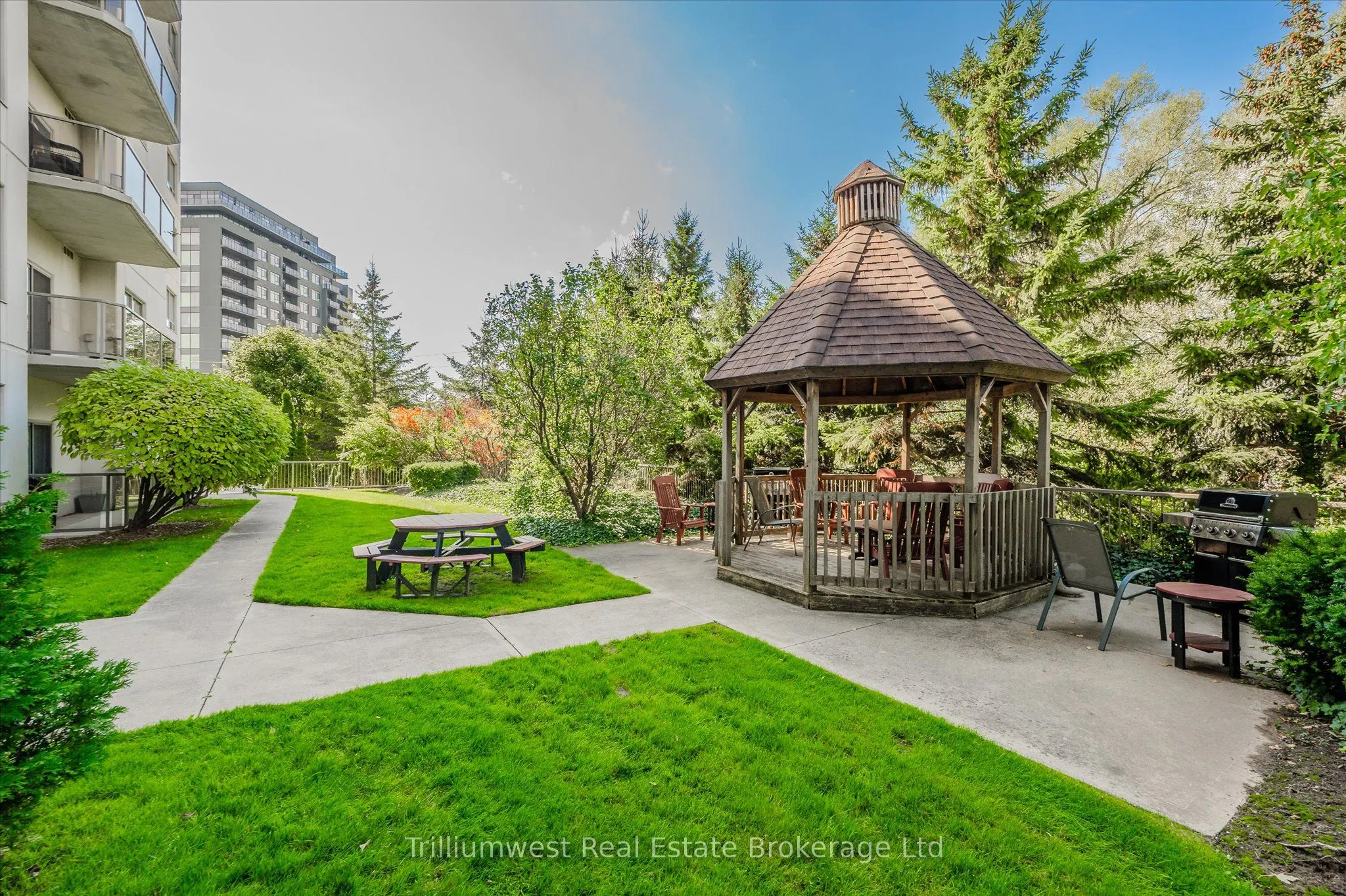 60 Wyndham Street S, #304