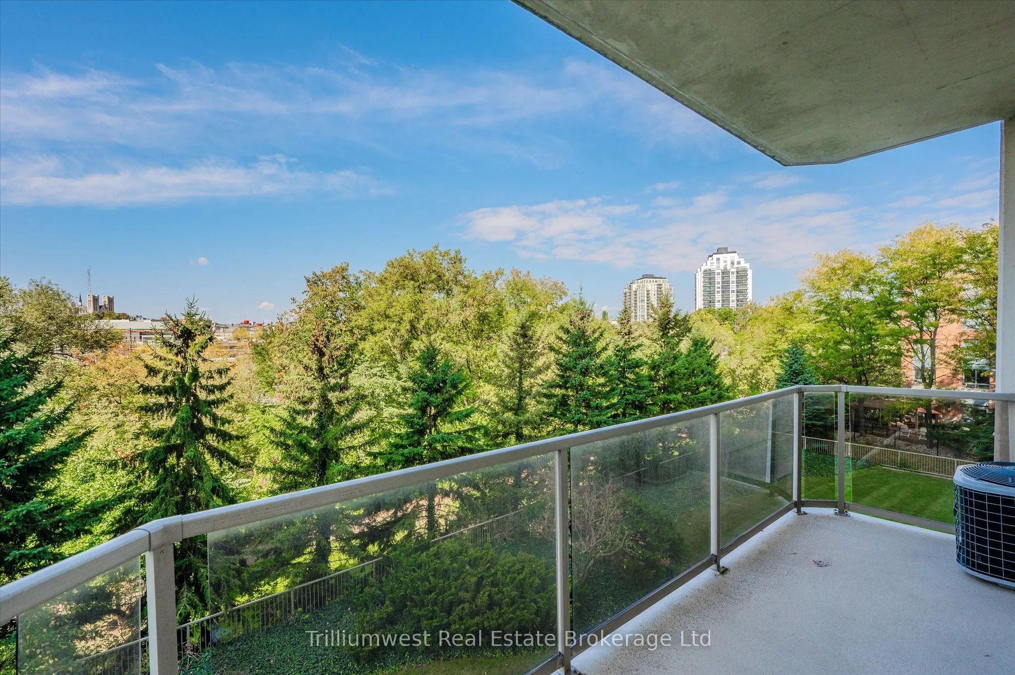 60 Wyndham Street S, #304