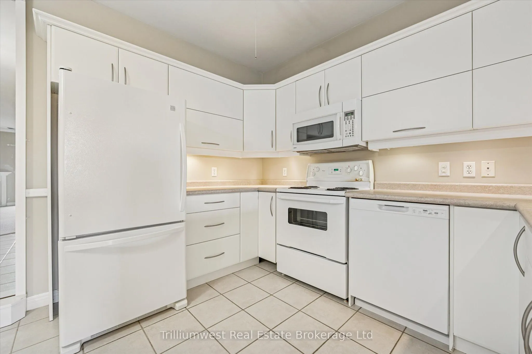 60 Wyndham Street S, #304