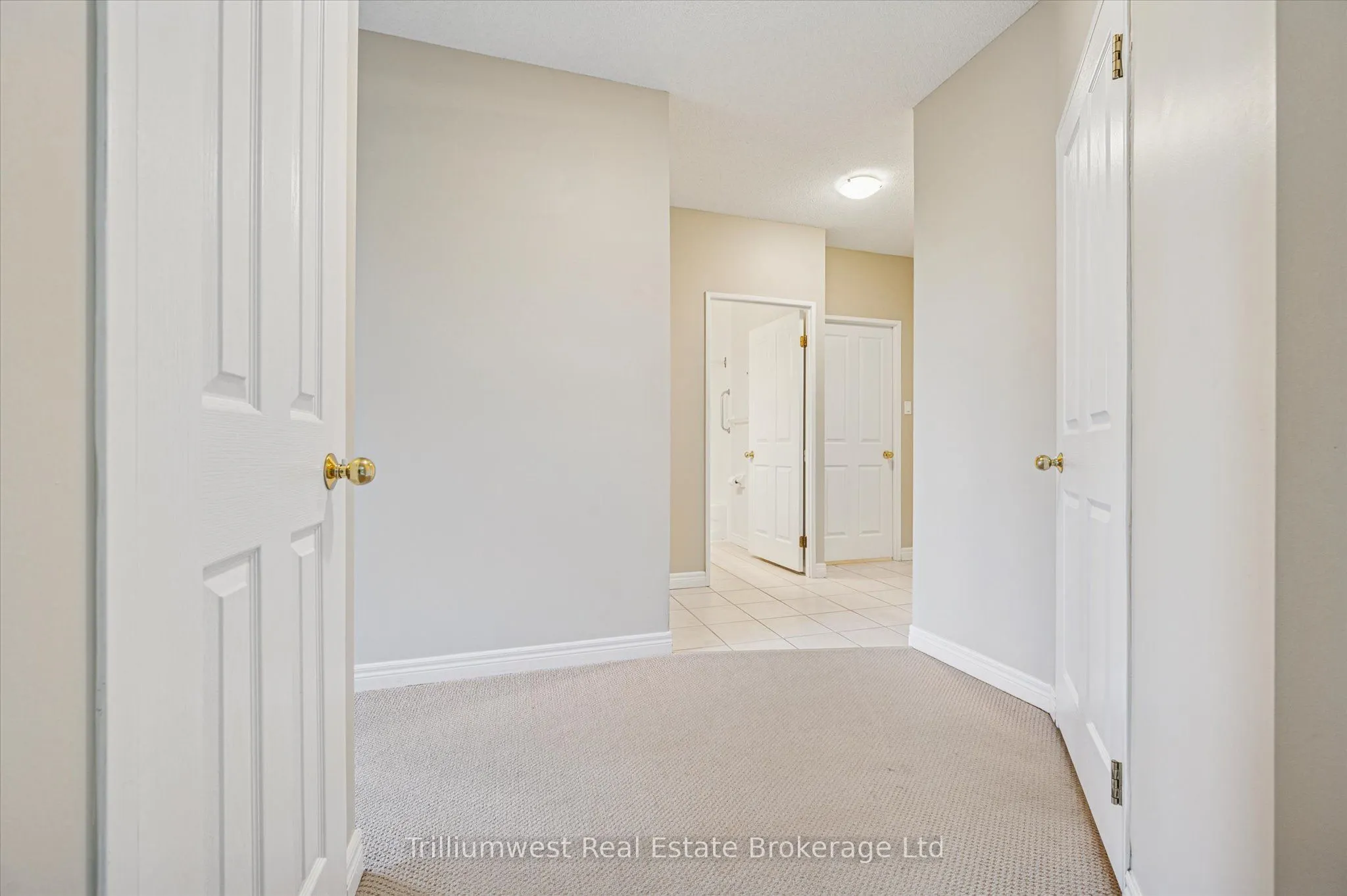 60 Wyndham Street S, #304