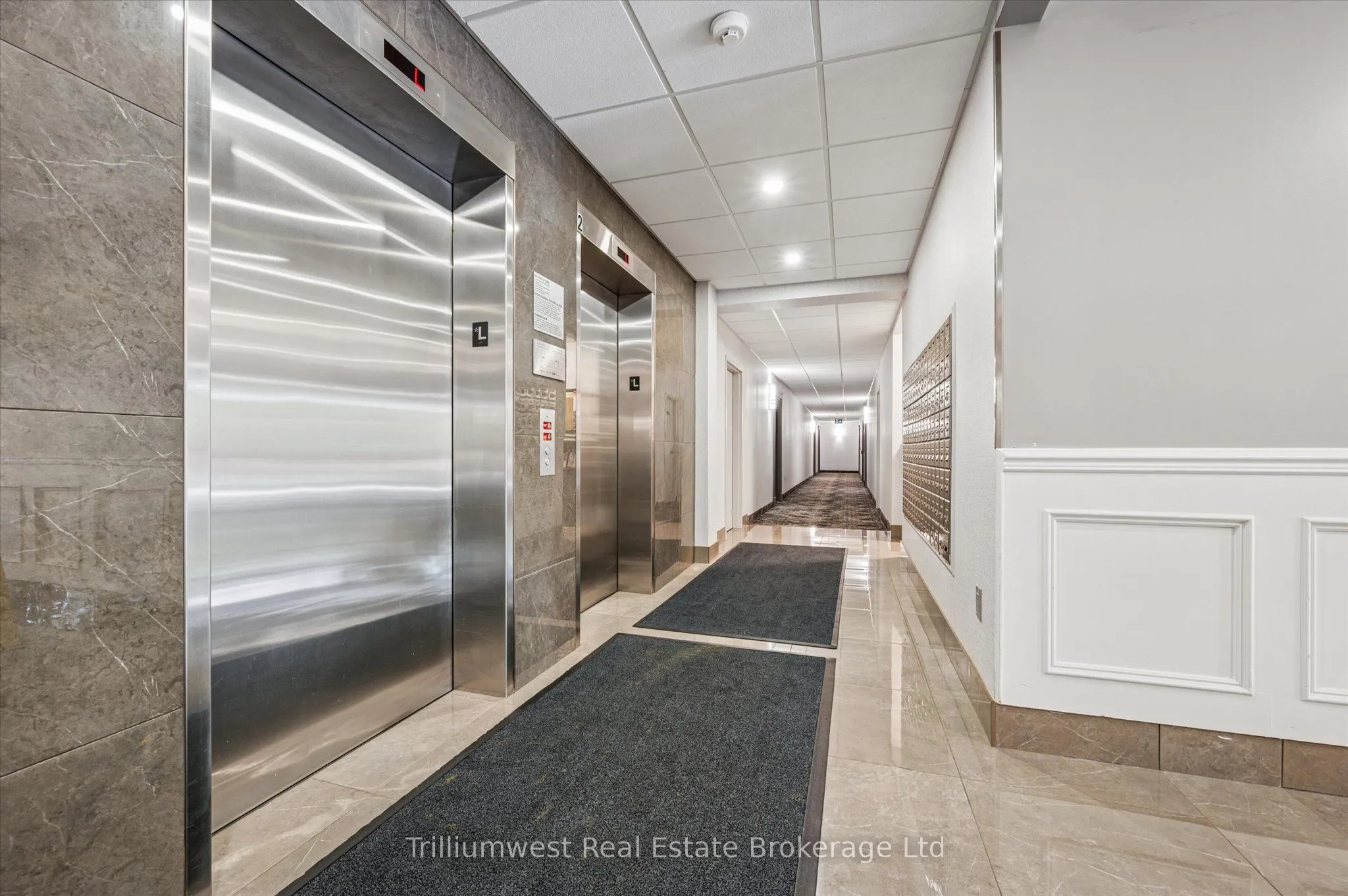 60 Wyndham Street S, #304