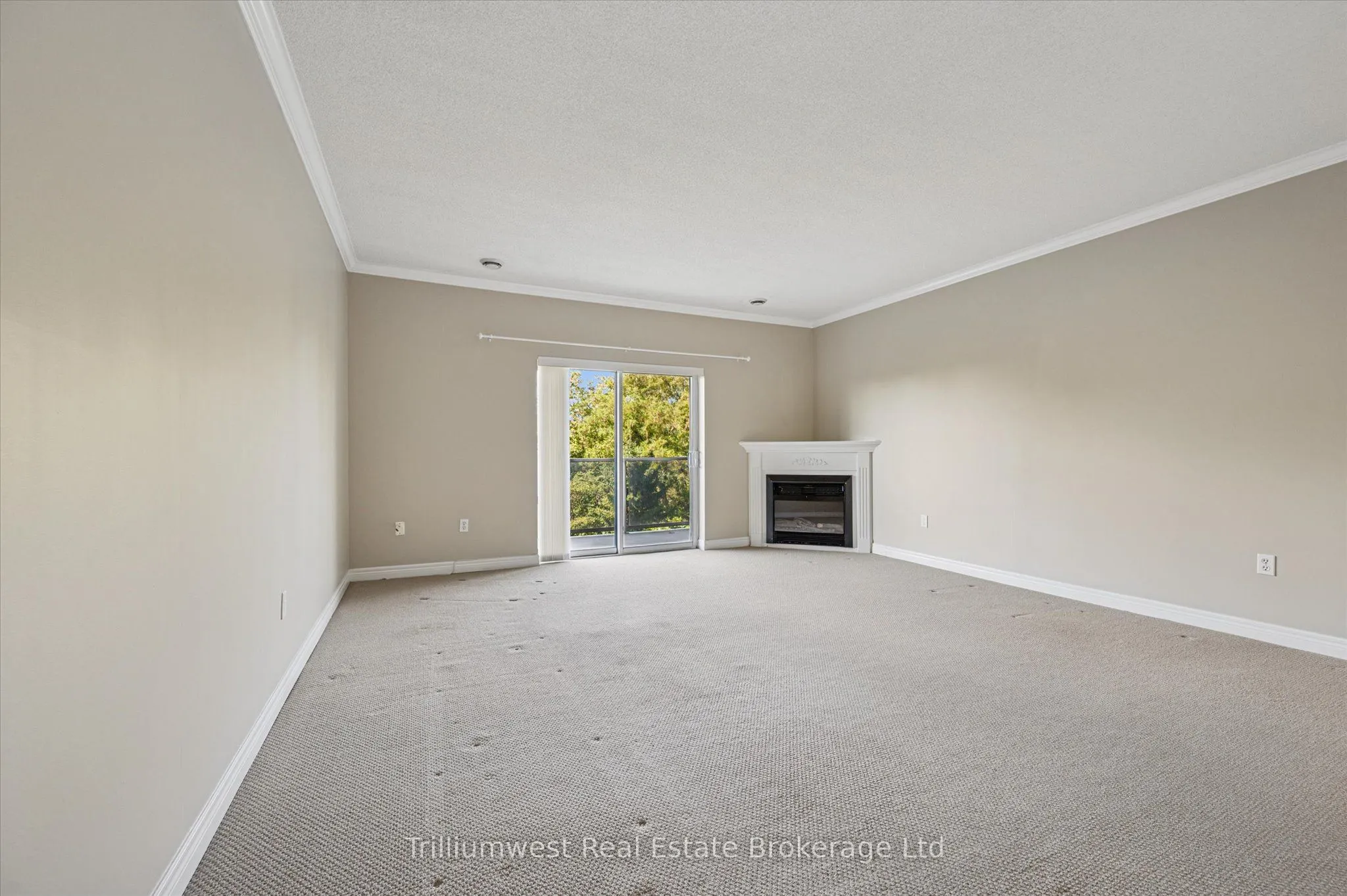 60 Wyndham Street S, #304