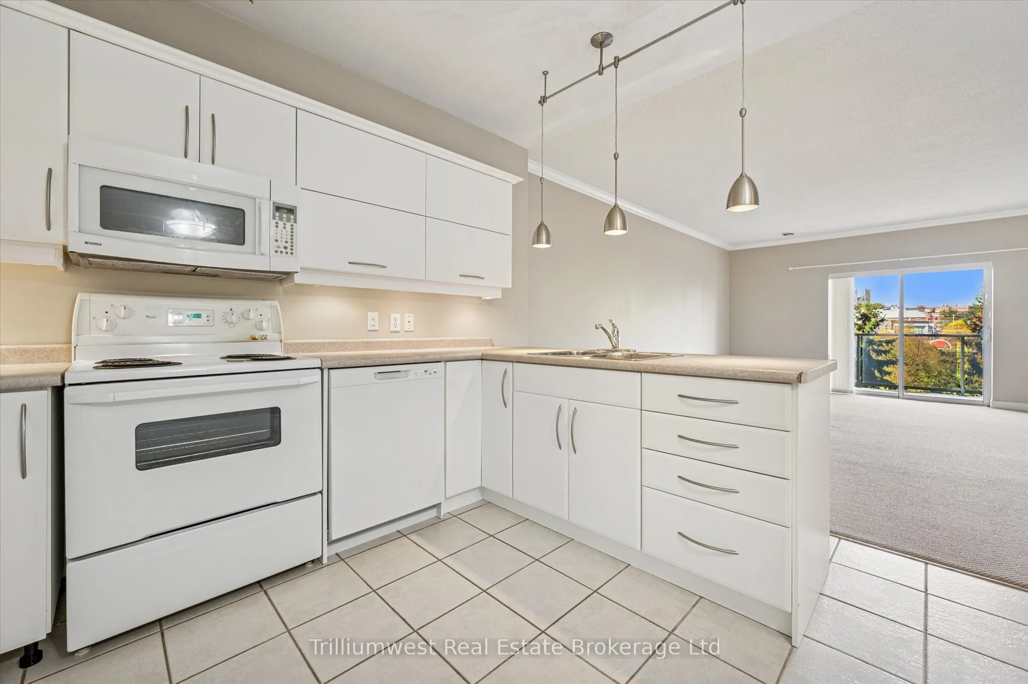60 Wyndham Street S, #304