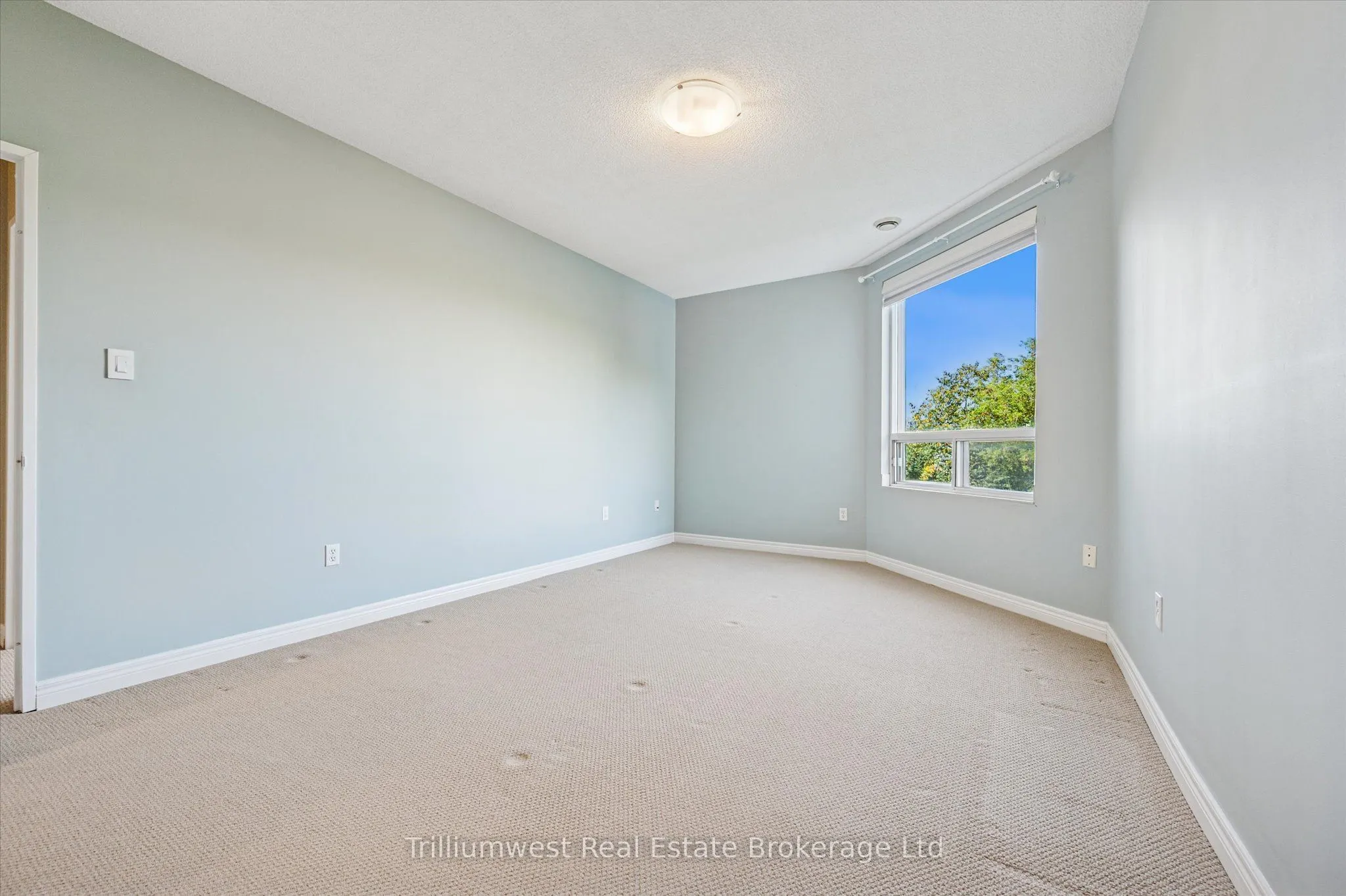 60 Wyndham Street S, #304