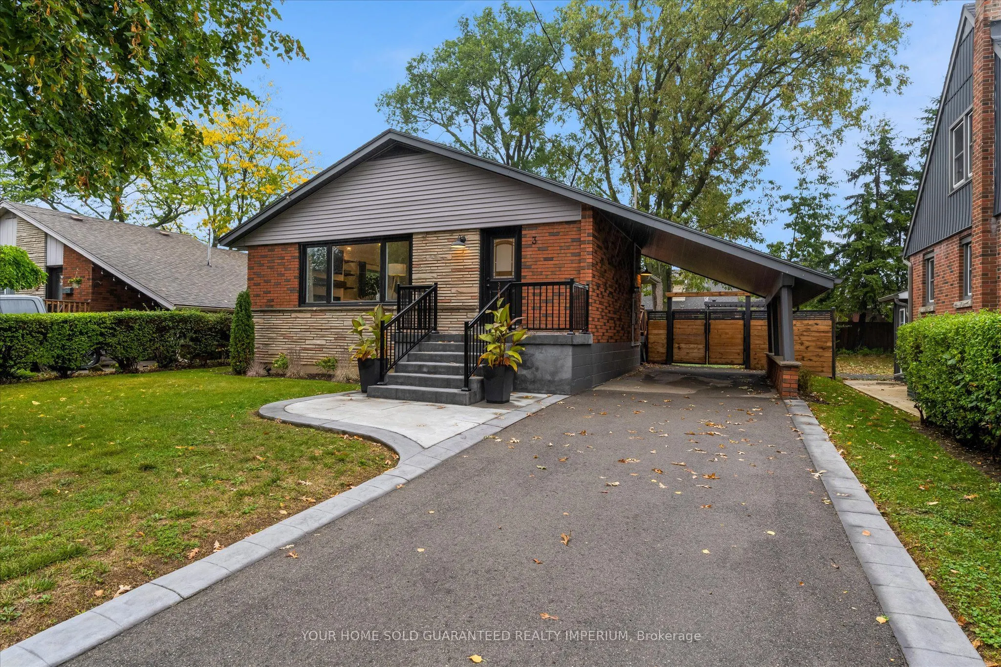 3 MULOCK Avenue