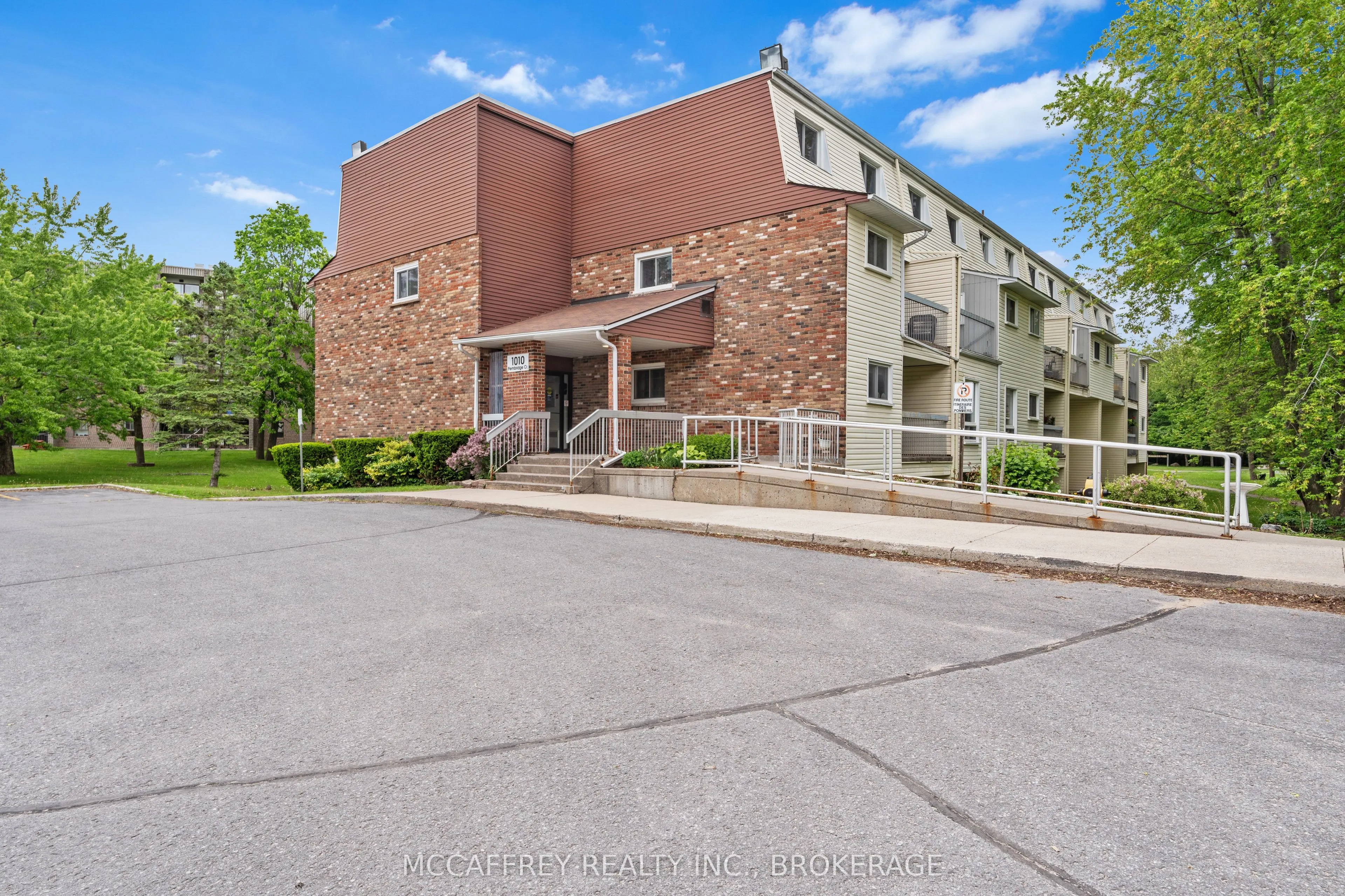 1010 Pembridge Crescent, #102