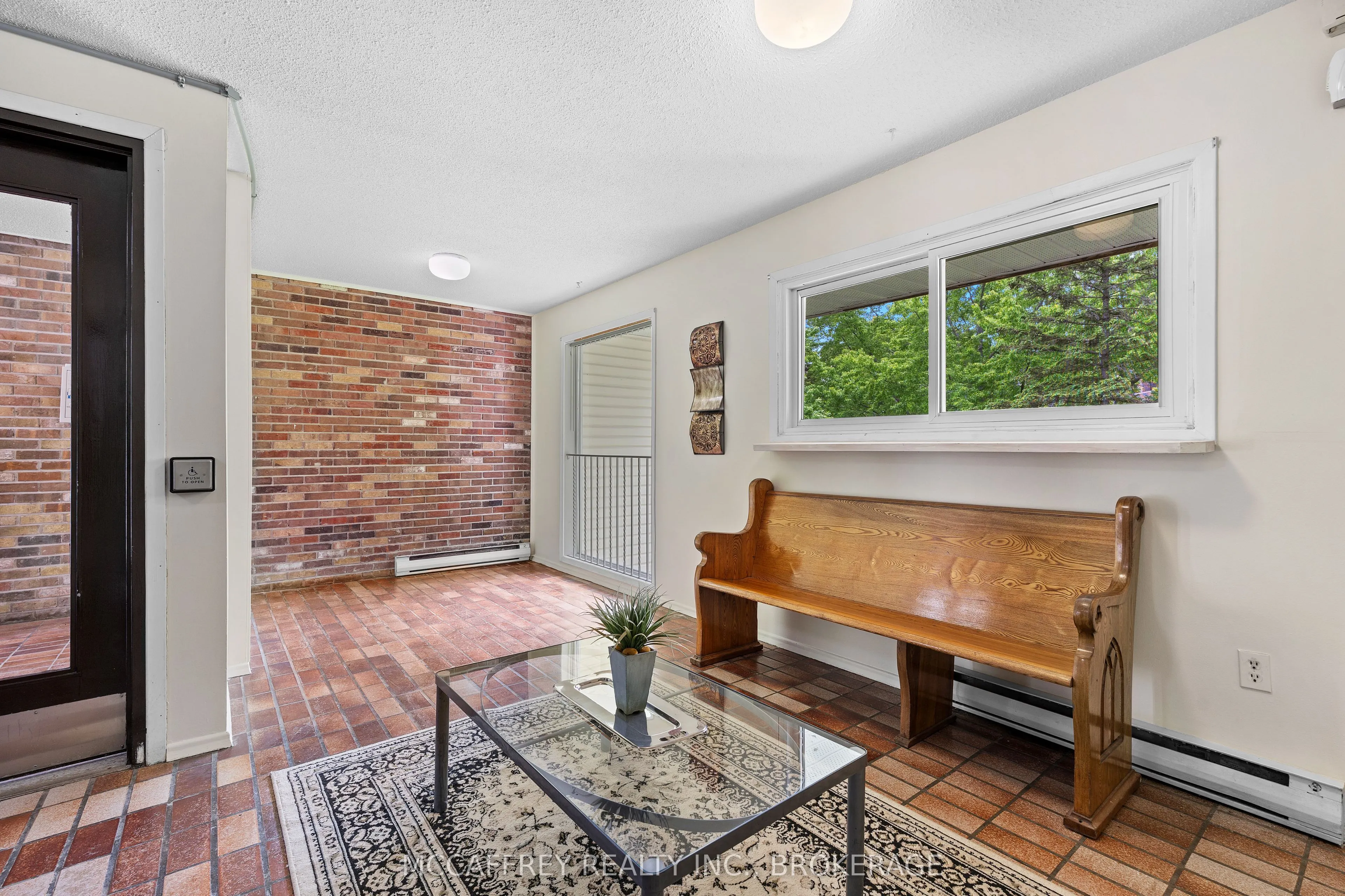 1010 Pembridge Crescent, #102
