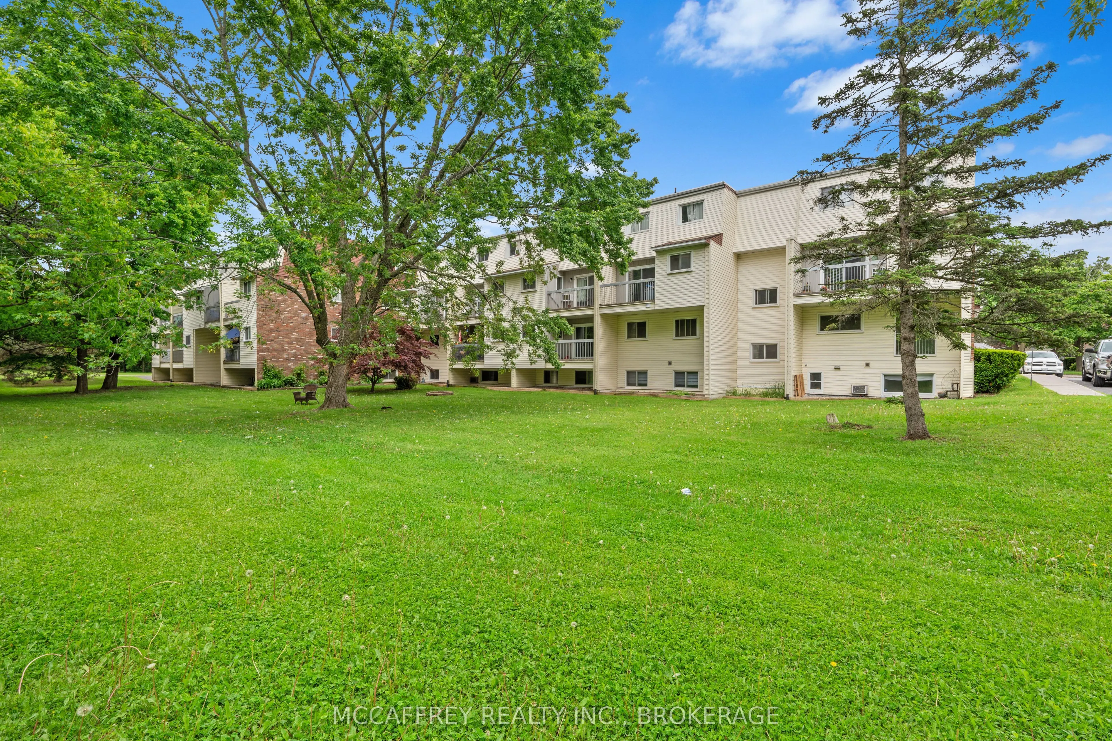 1010 Pembridge Crescent, #102