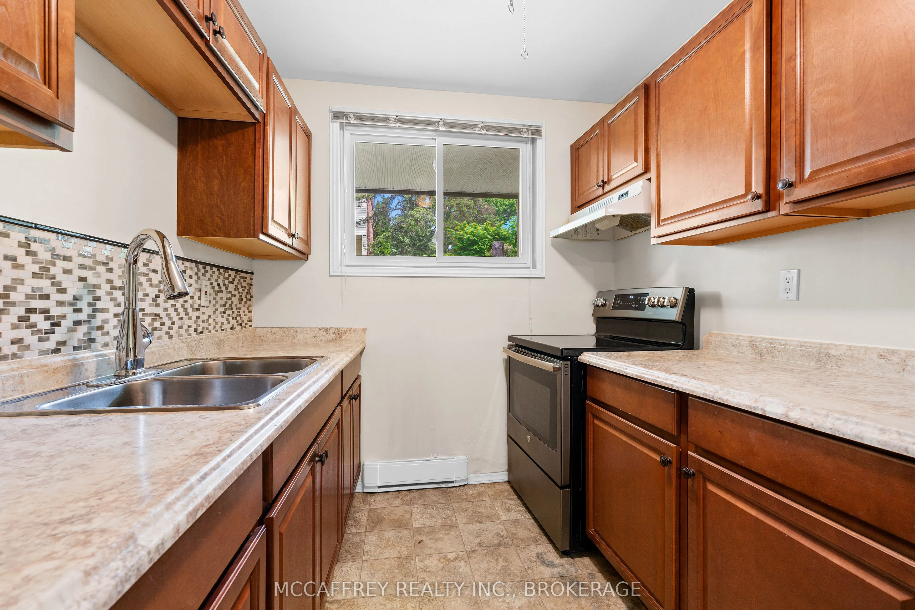 1010 Pembridge Crescent, #102