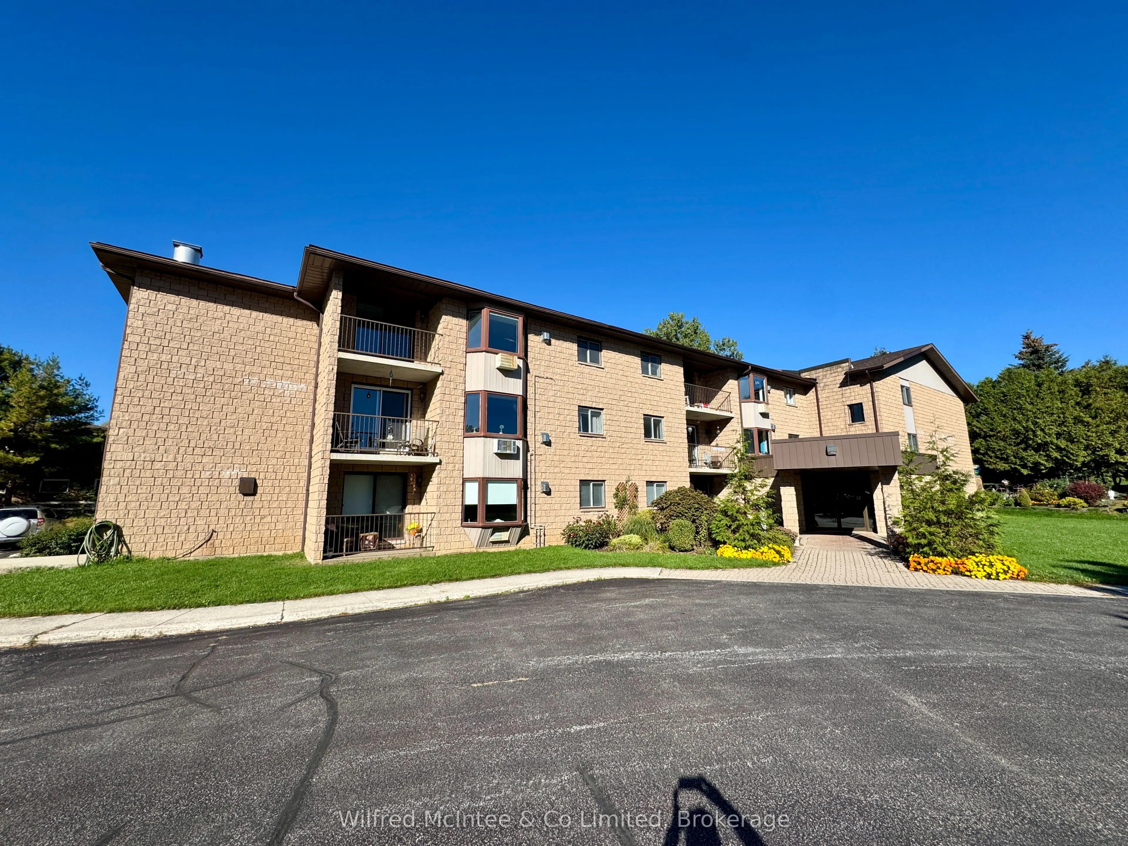 225 Hinks Street, #305