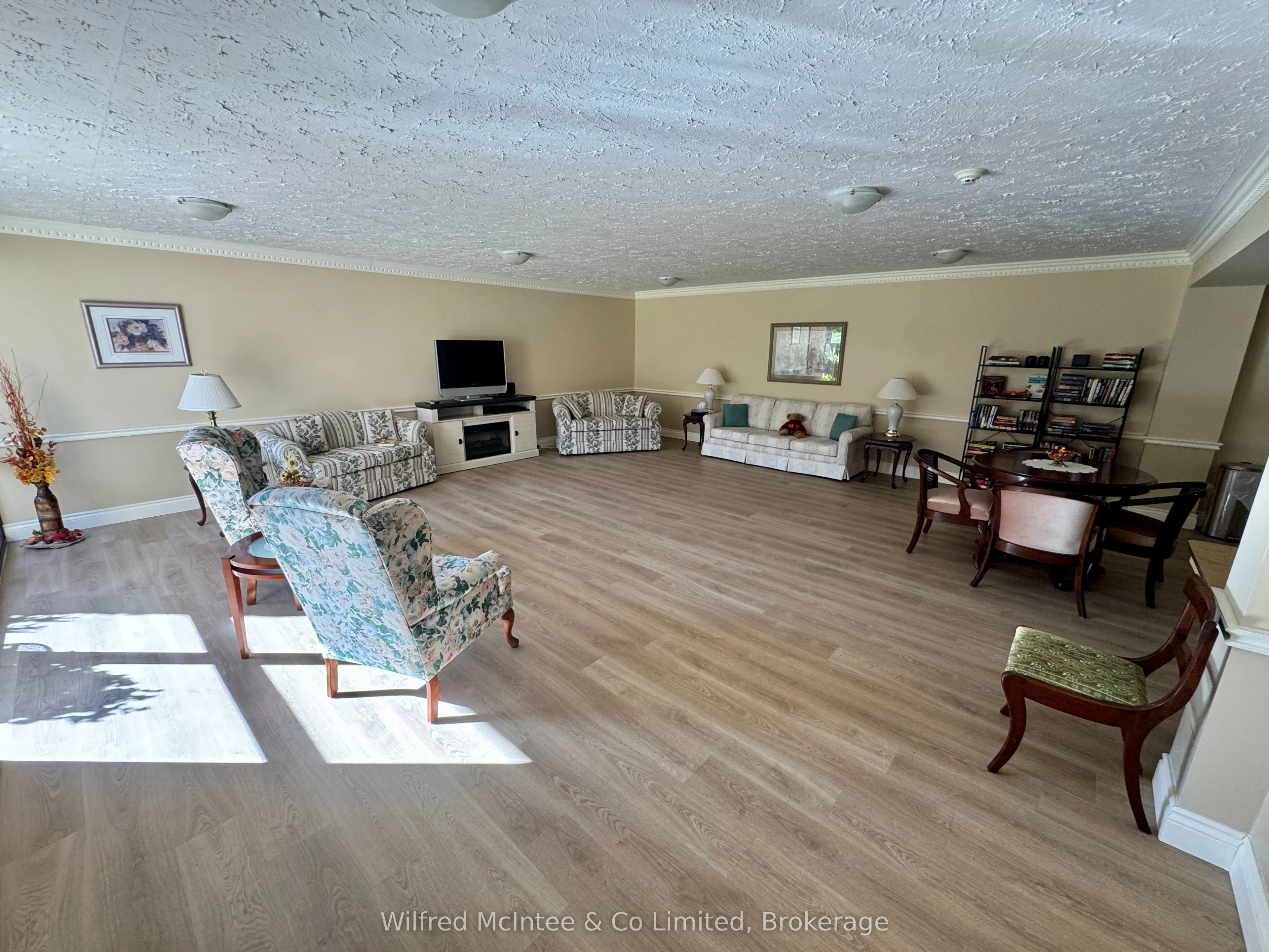 225 Hinks Street, #305