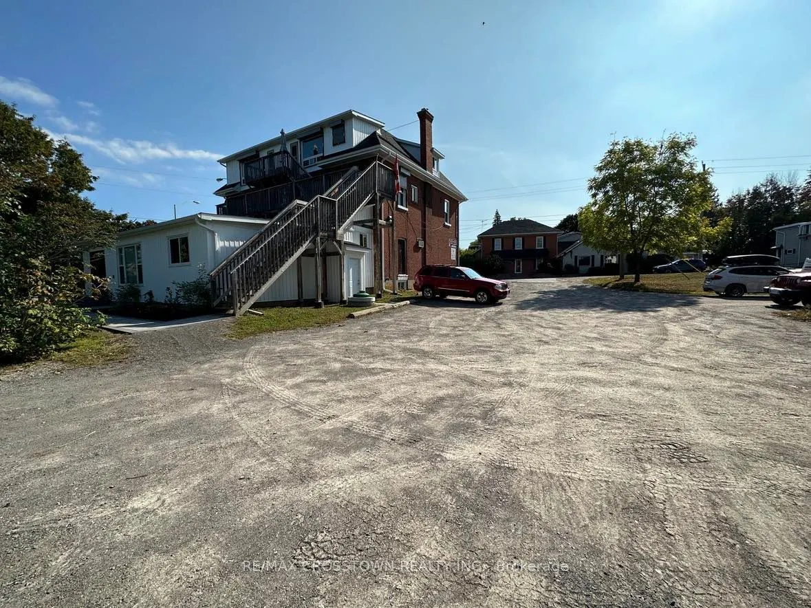 822 Ward Street