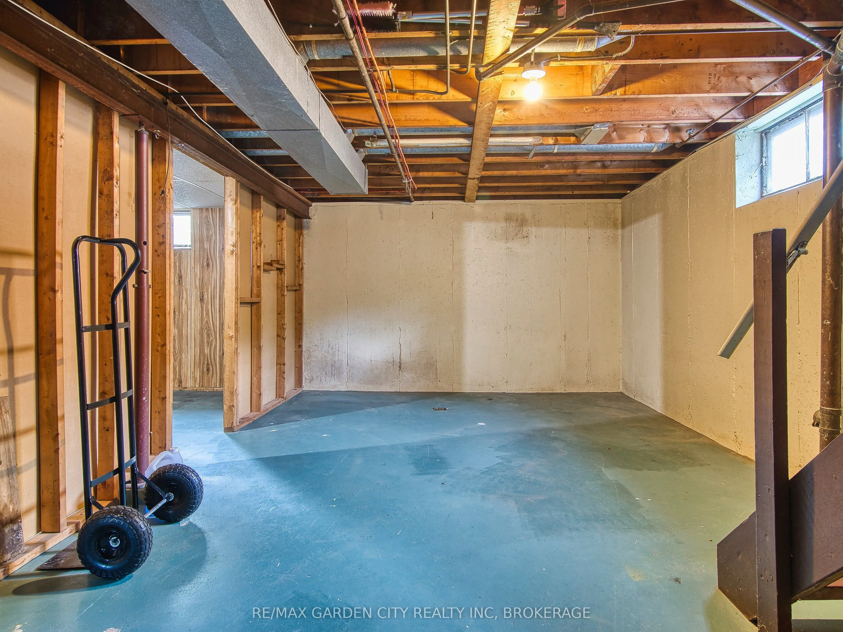 32 Viking Drive