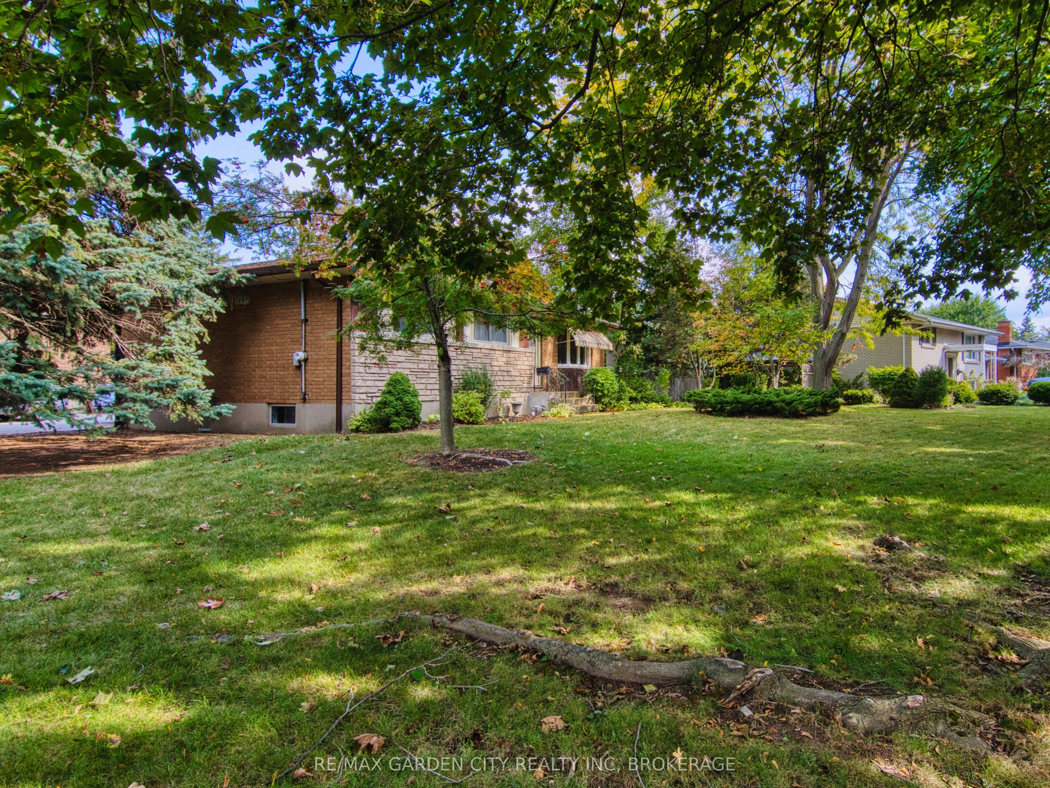32 Viking Drive