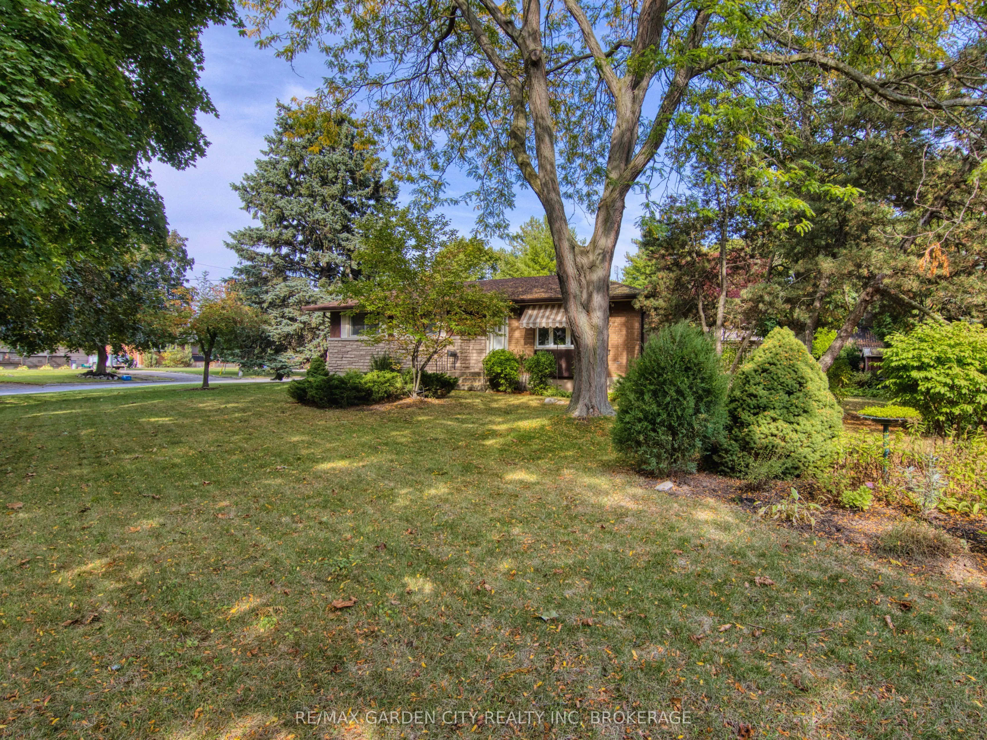 32 Viking Drive