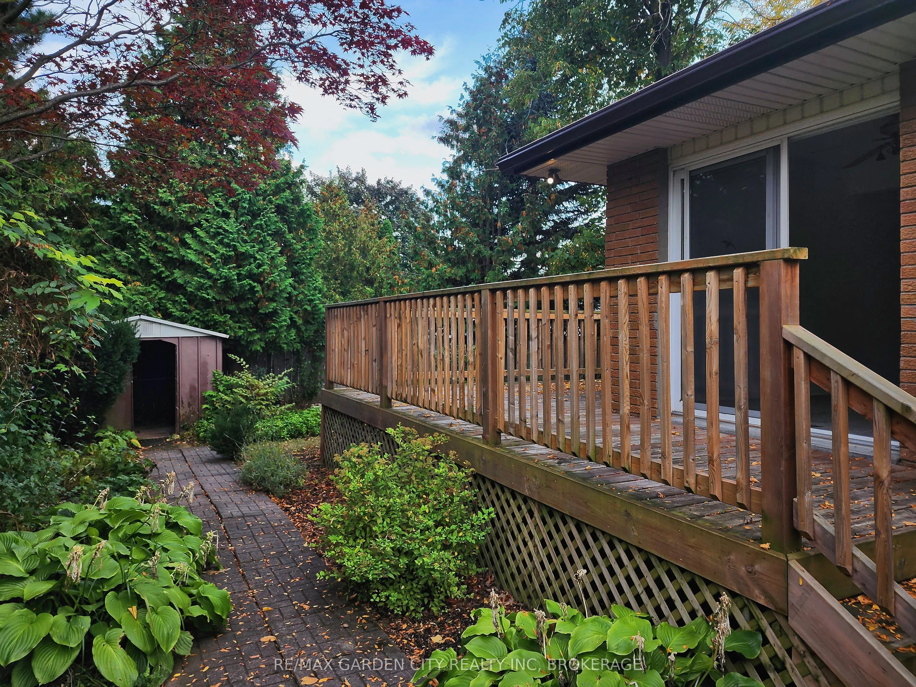 32 Viking Drive