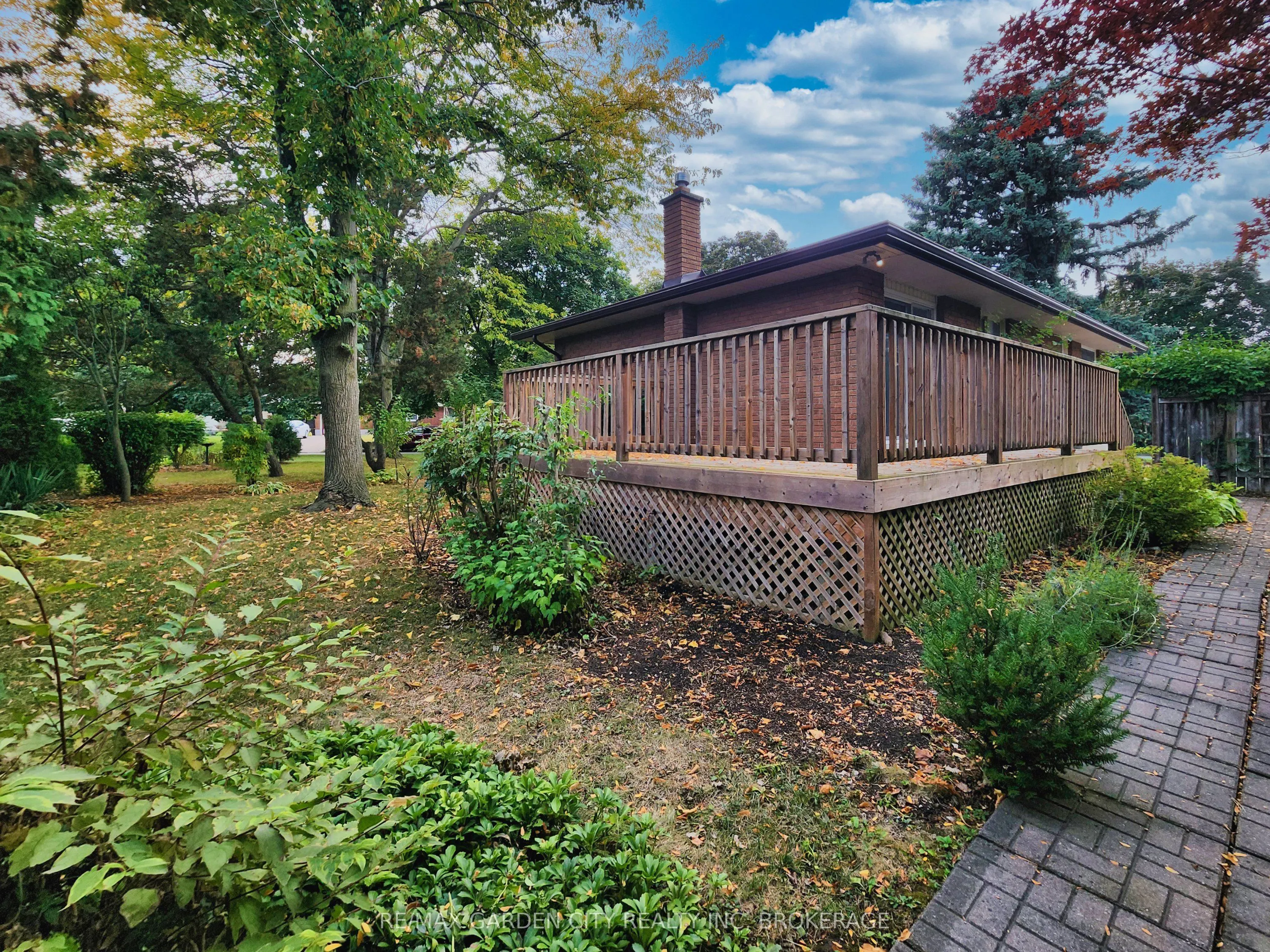 32 Viking Drive