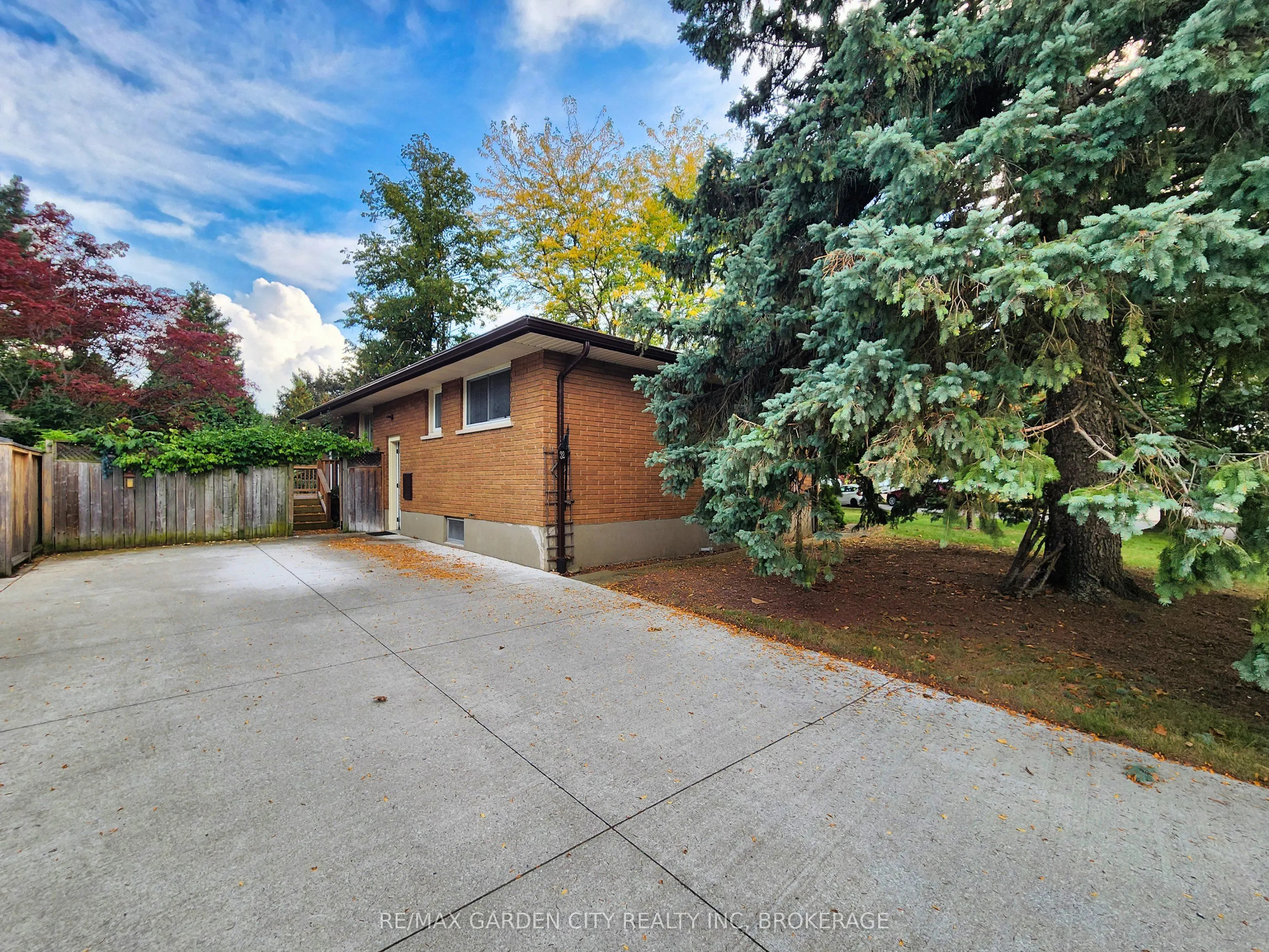 32 Viking Drive