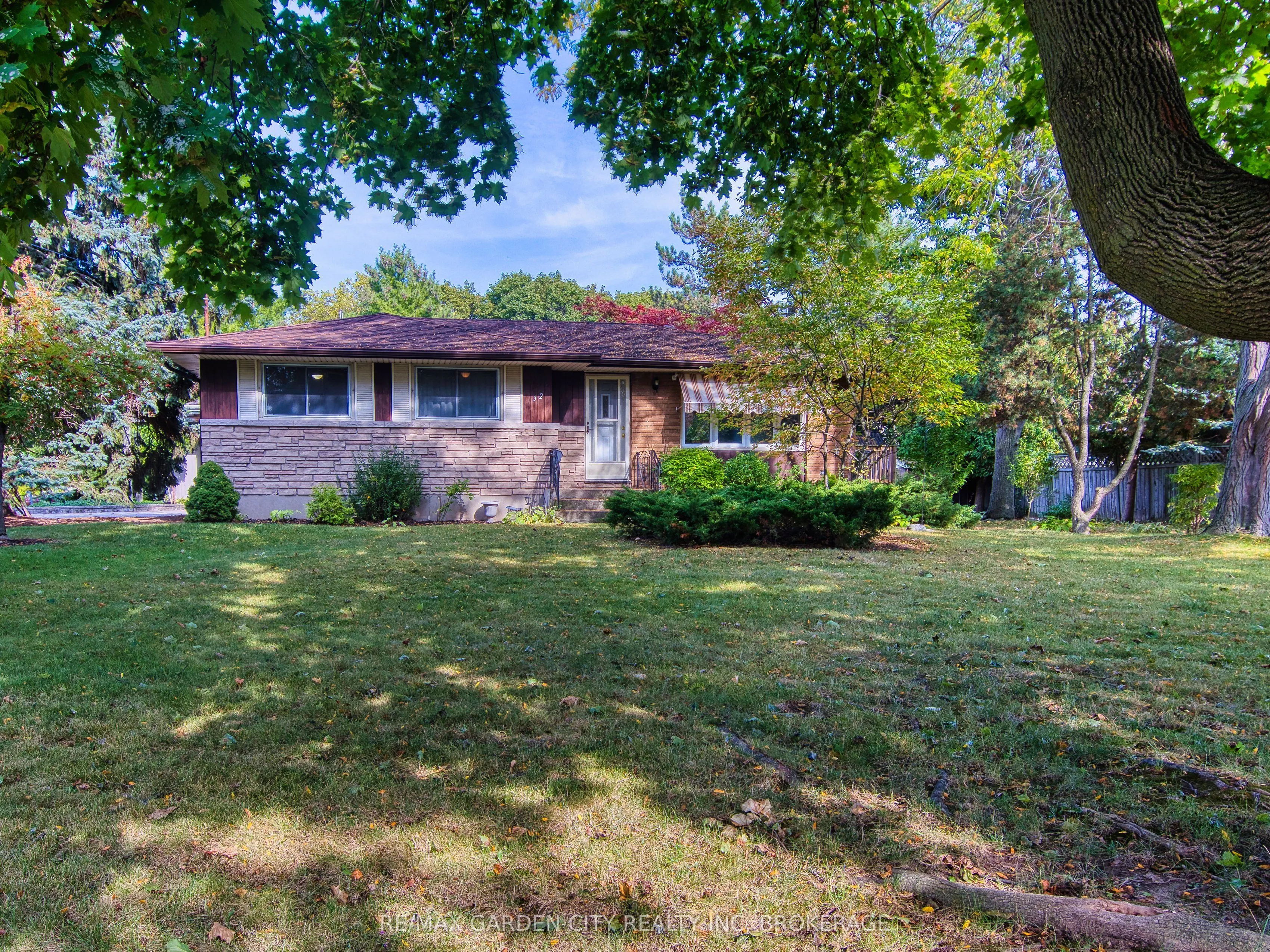 32 Viking Drive
