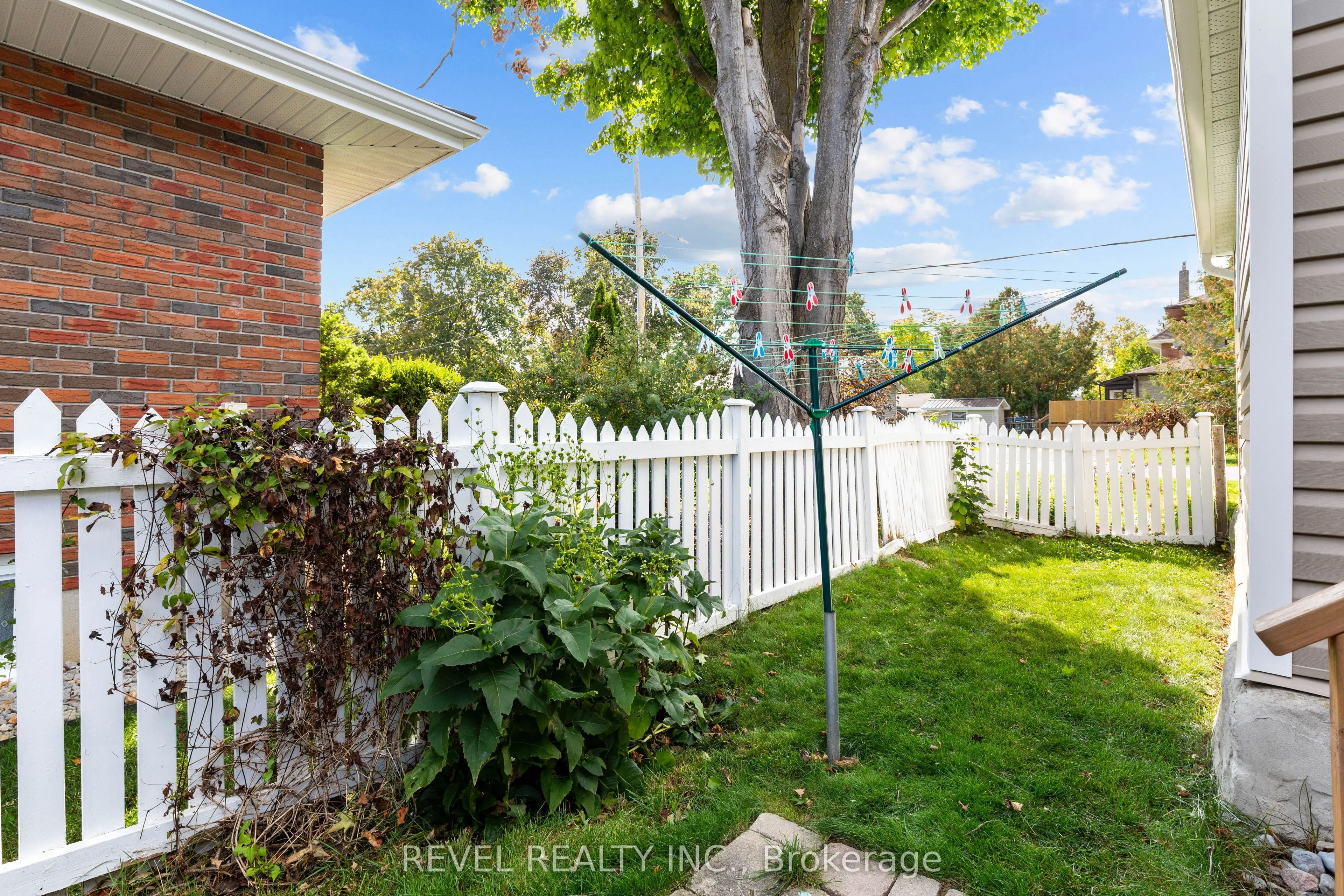 35 Glenelg Street E