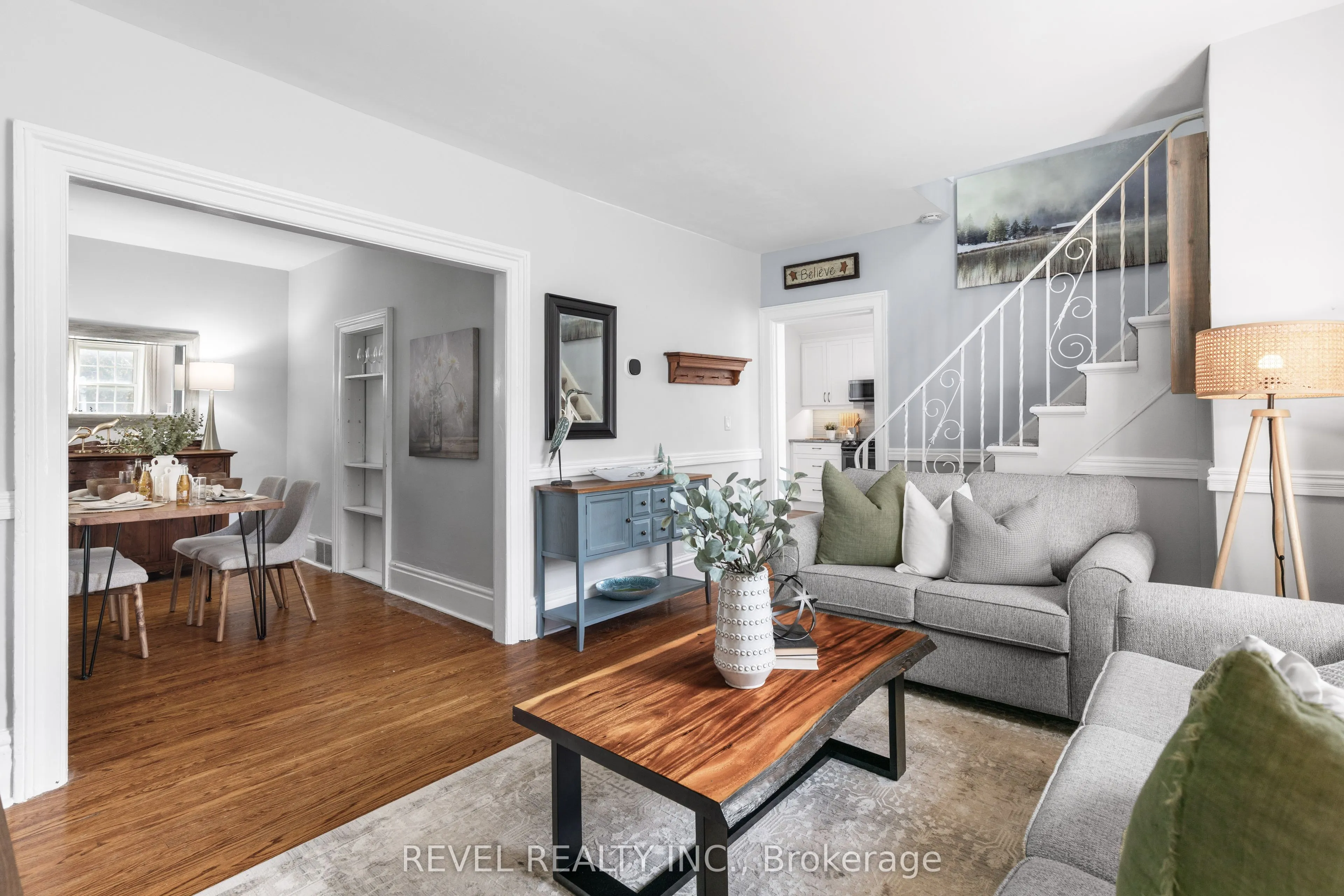 35 Glenelg Street E