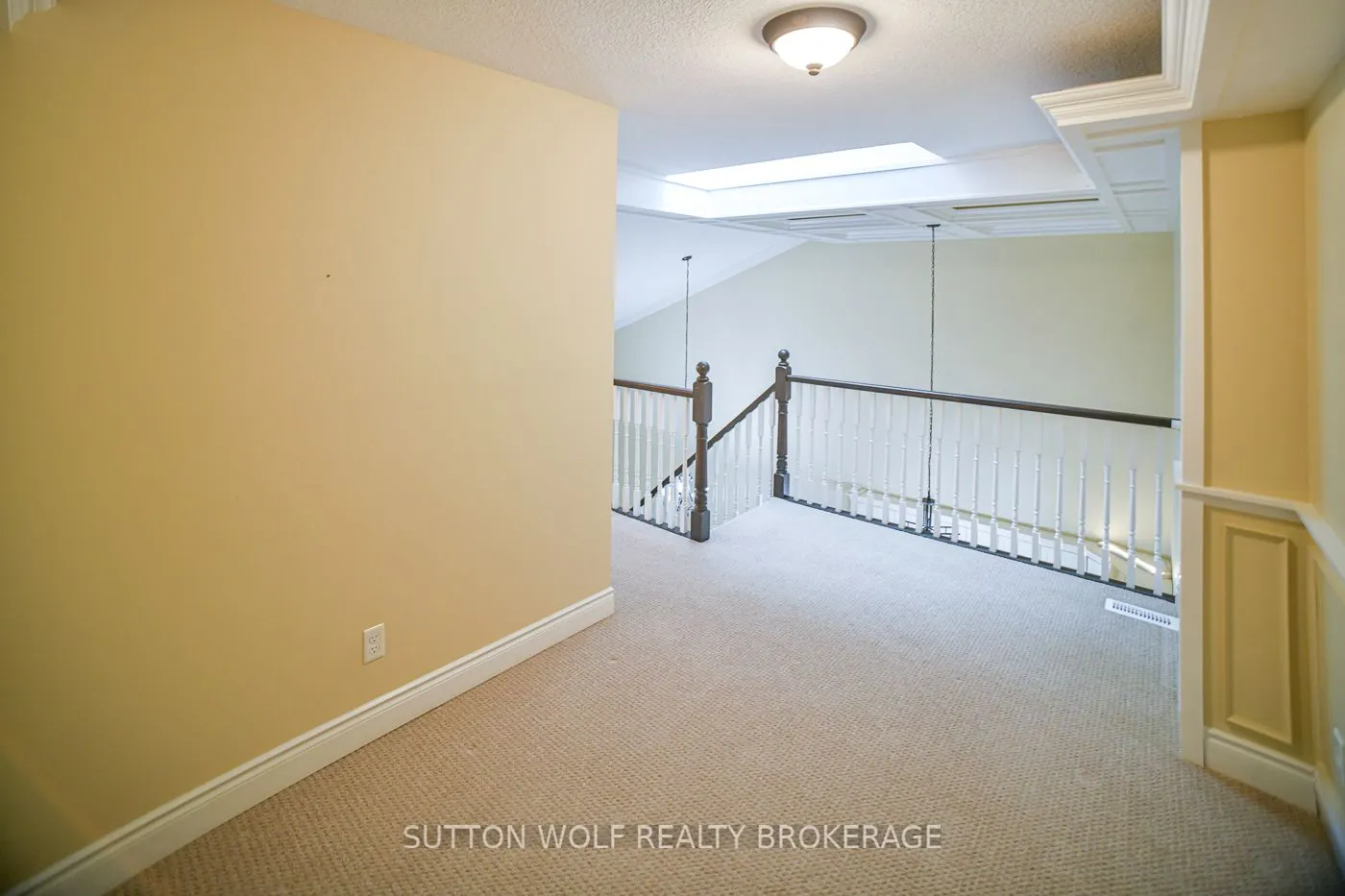 384 Head Street N, #7