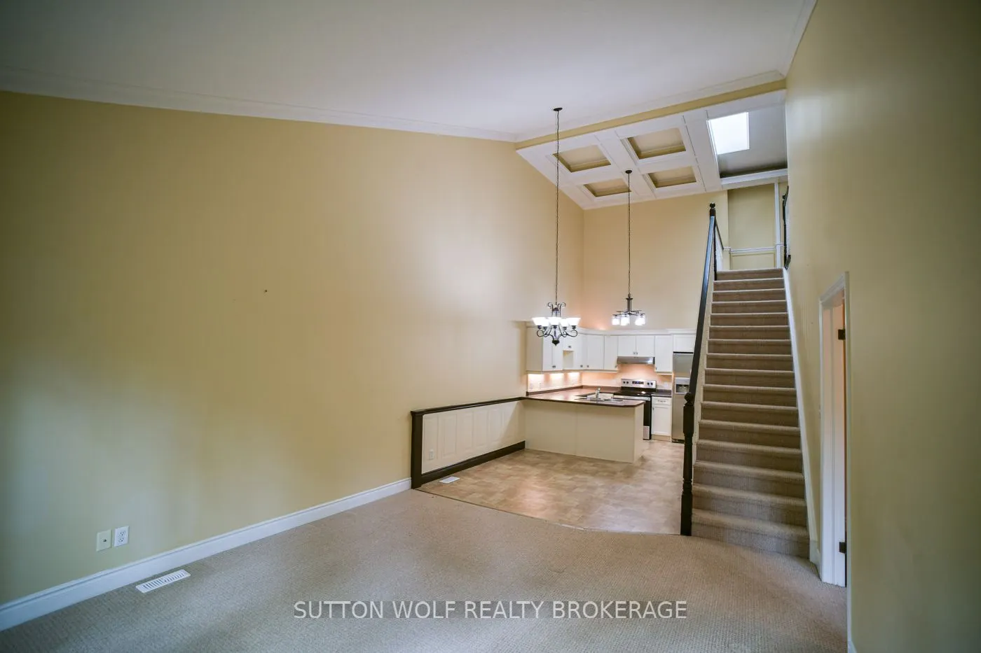384 Head Street N, #7