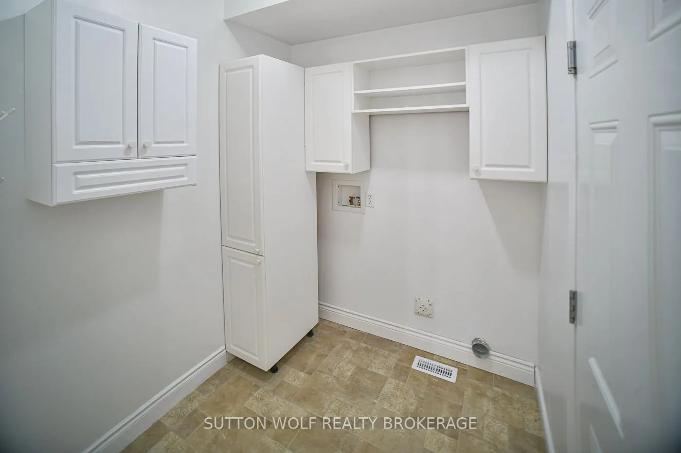 384 Head Street N, #7