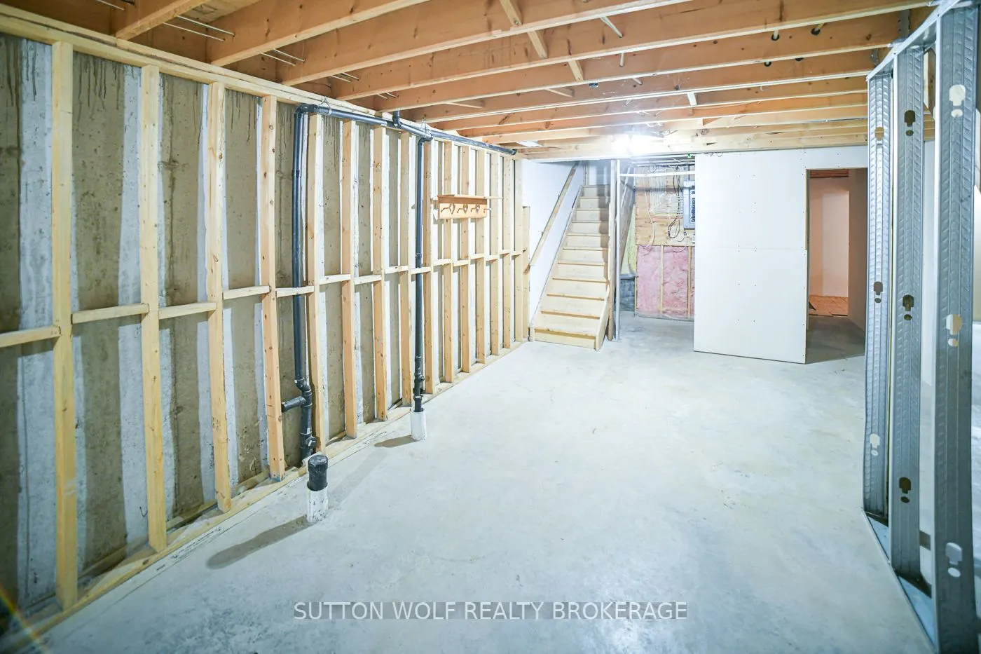 384 Head Street N, #7