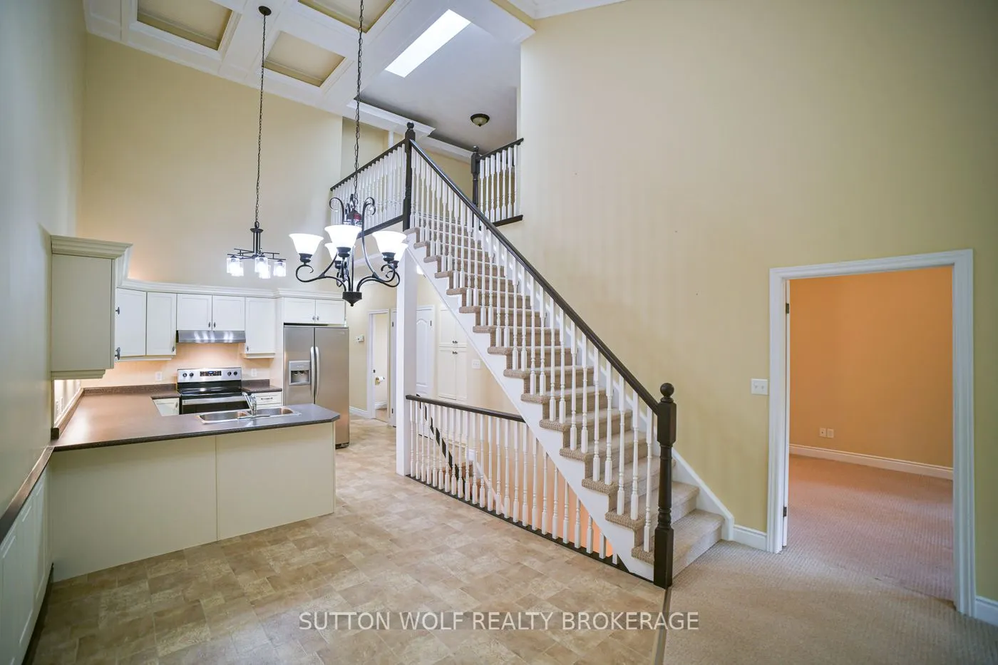 384 Head Street N, #7