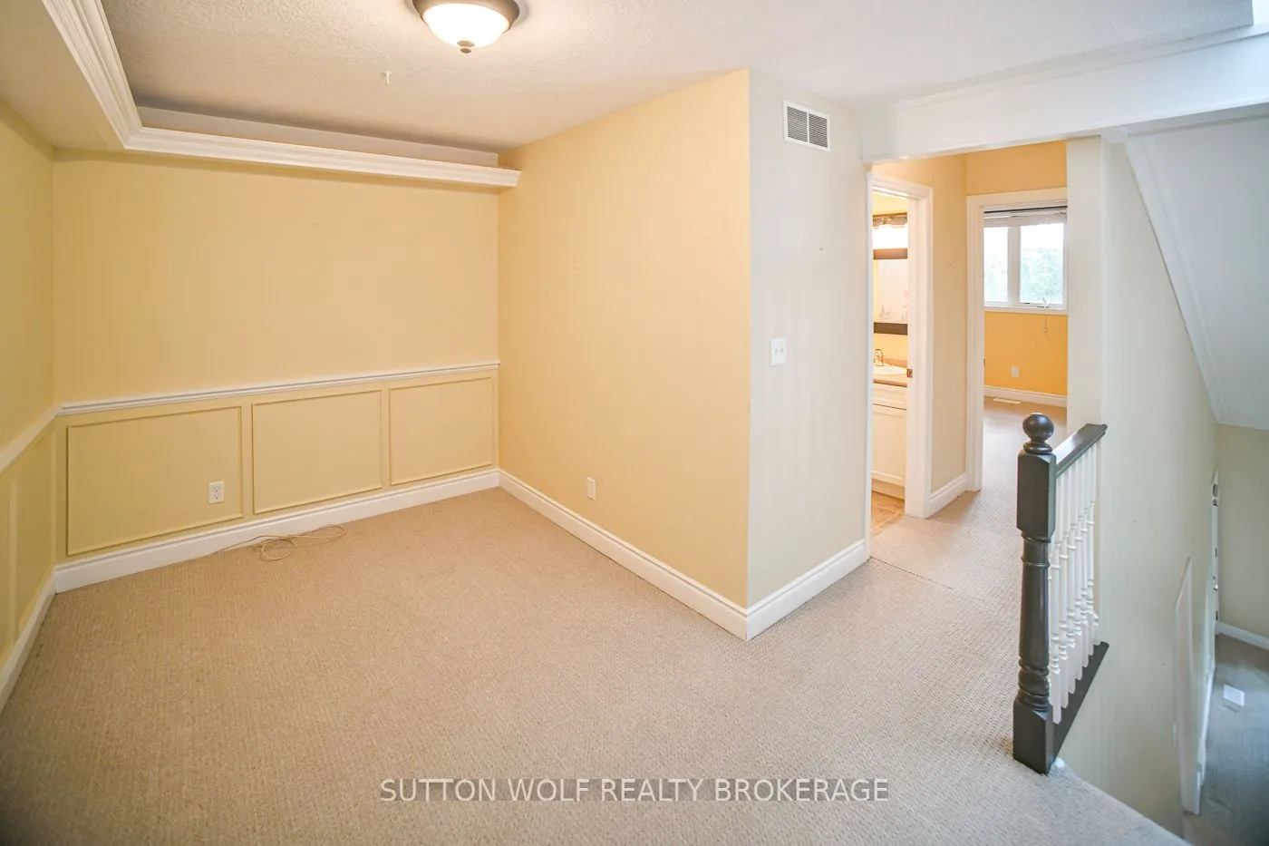 384 Head Street N, #7