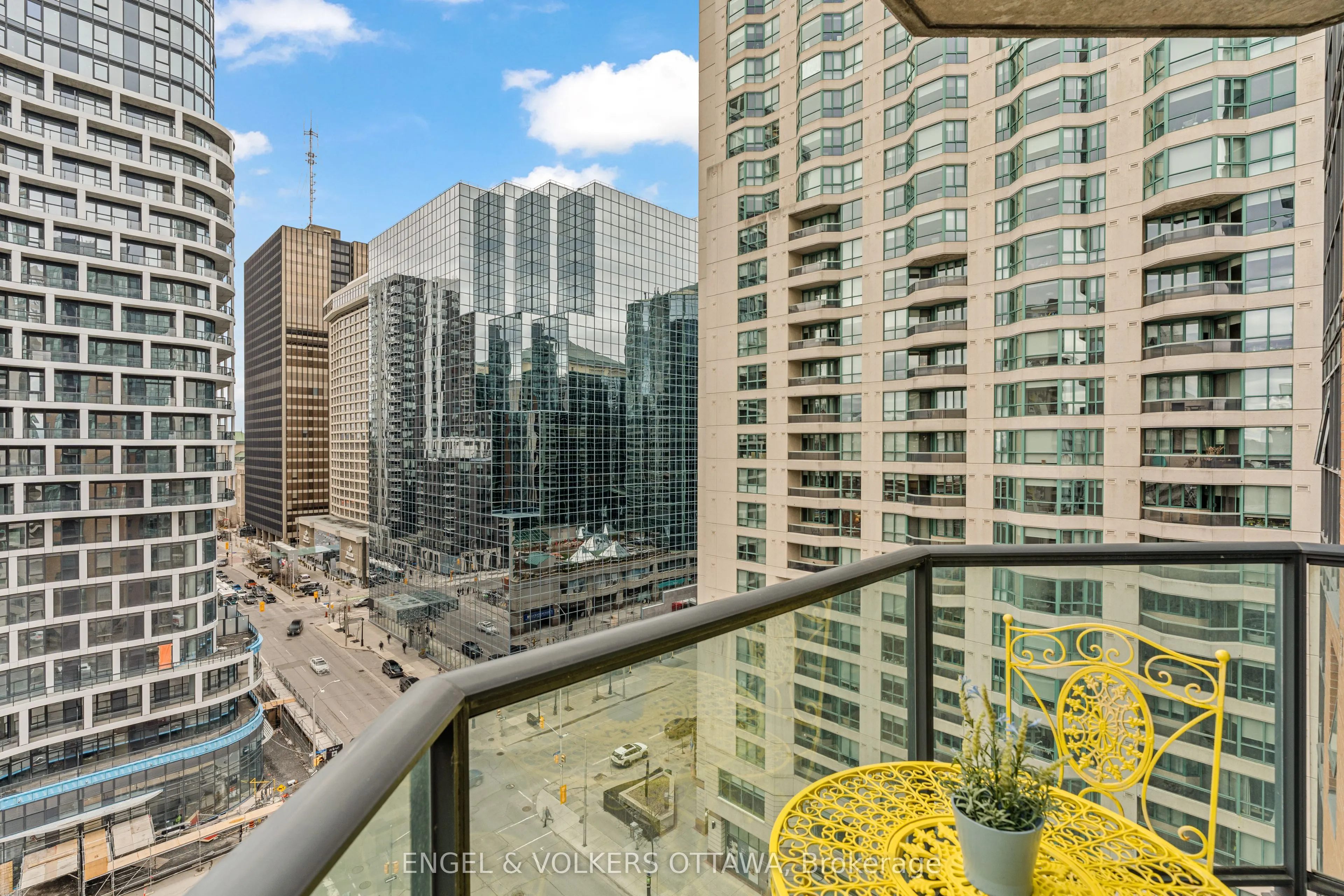 445 Laurier Avenue W, #1403