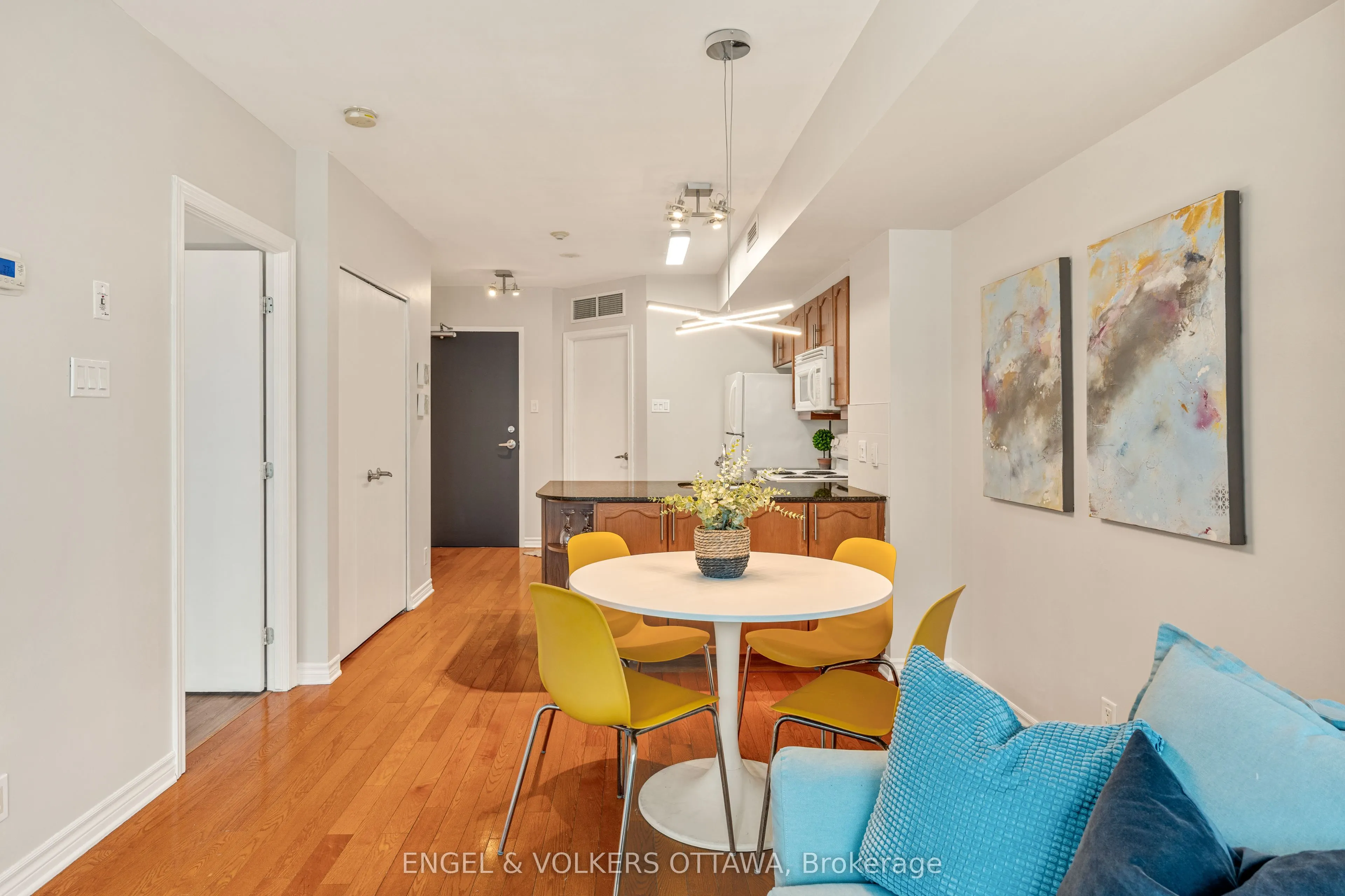 445 Laurier Avenue W, #1403